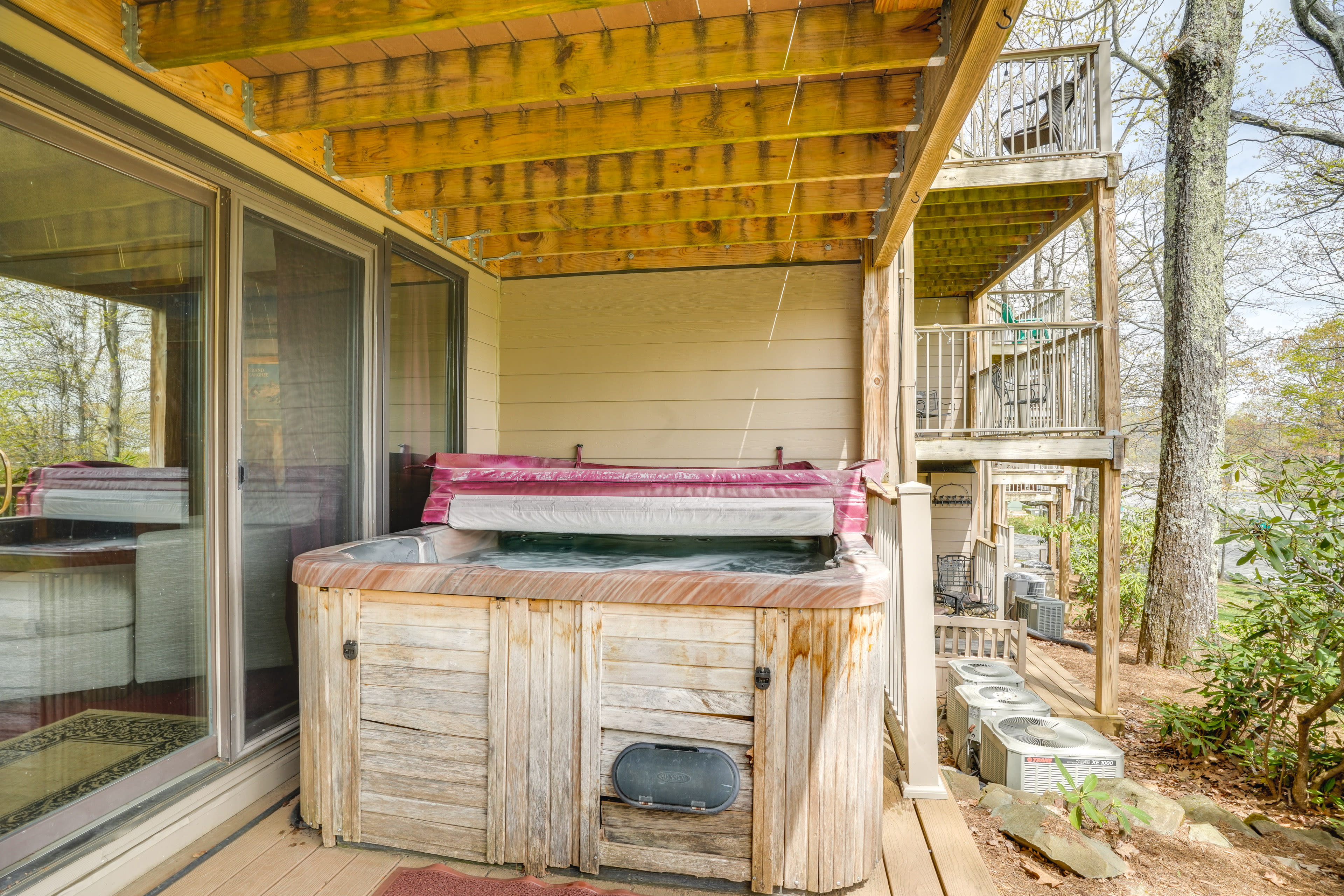 Deck | Private Hot Tub