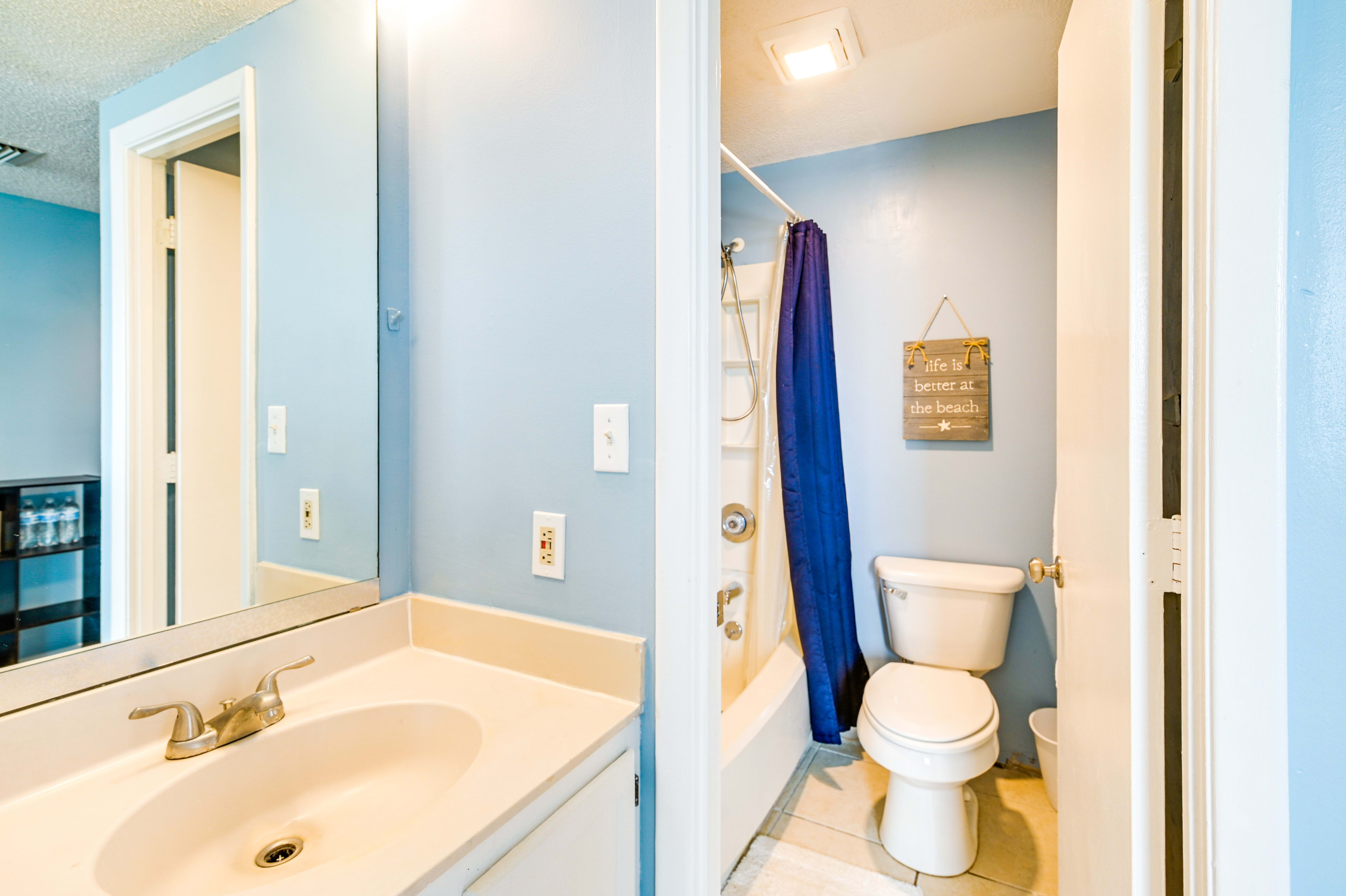 Full Bathroom | Towels Provided | Complimentary Toiletries