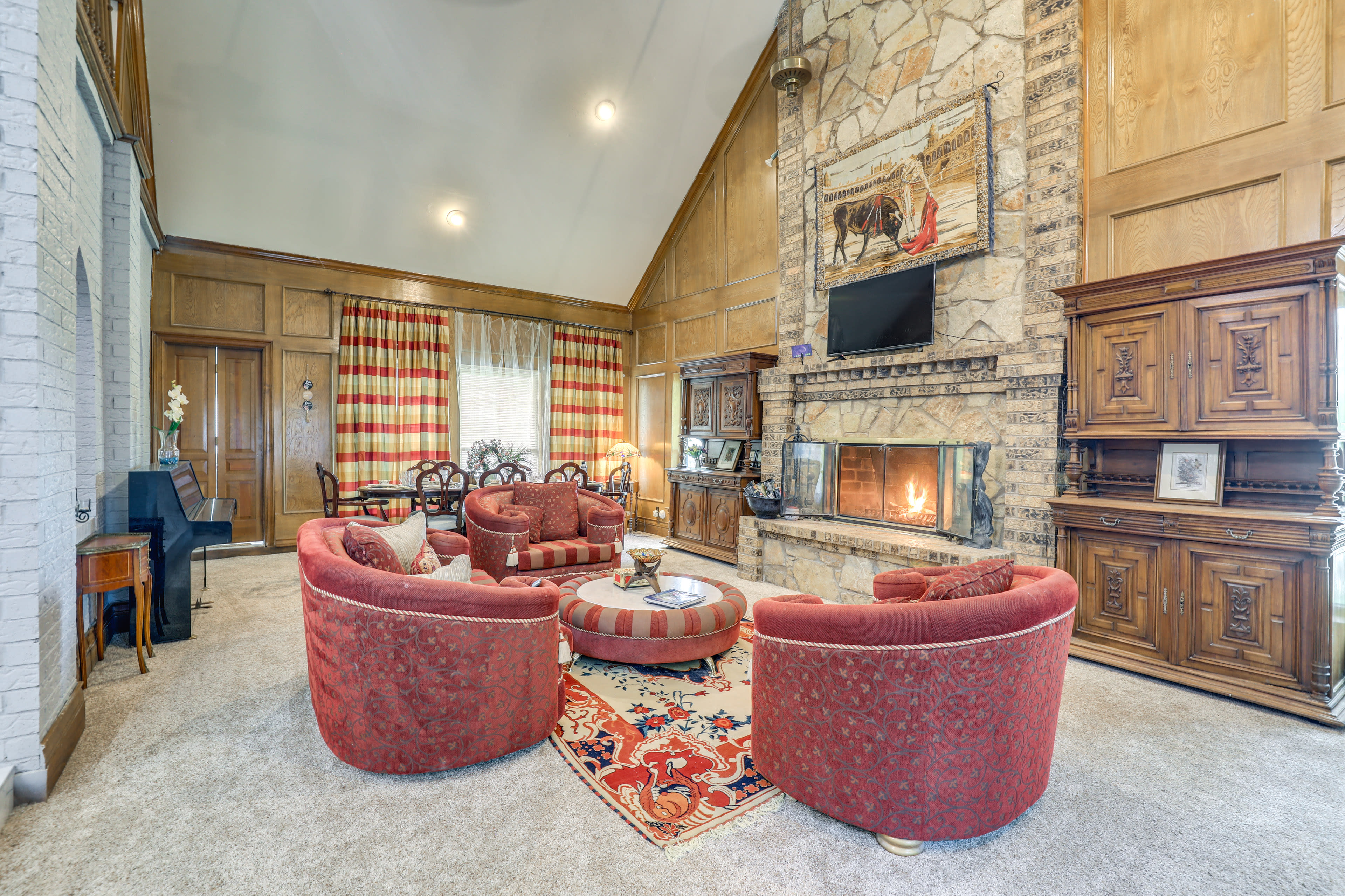 Fort Worth Vacation Rental | 4BR | 3.5BA | 4,000 Sq Ft | 4 Steps to Enter