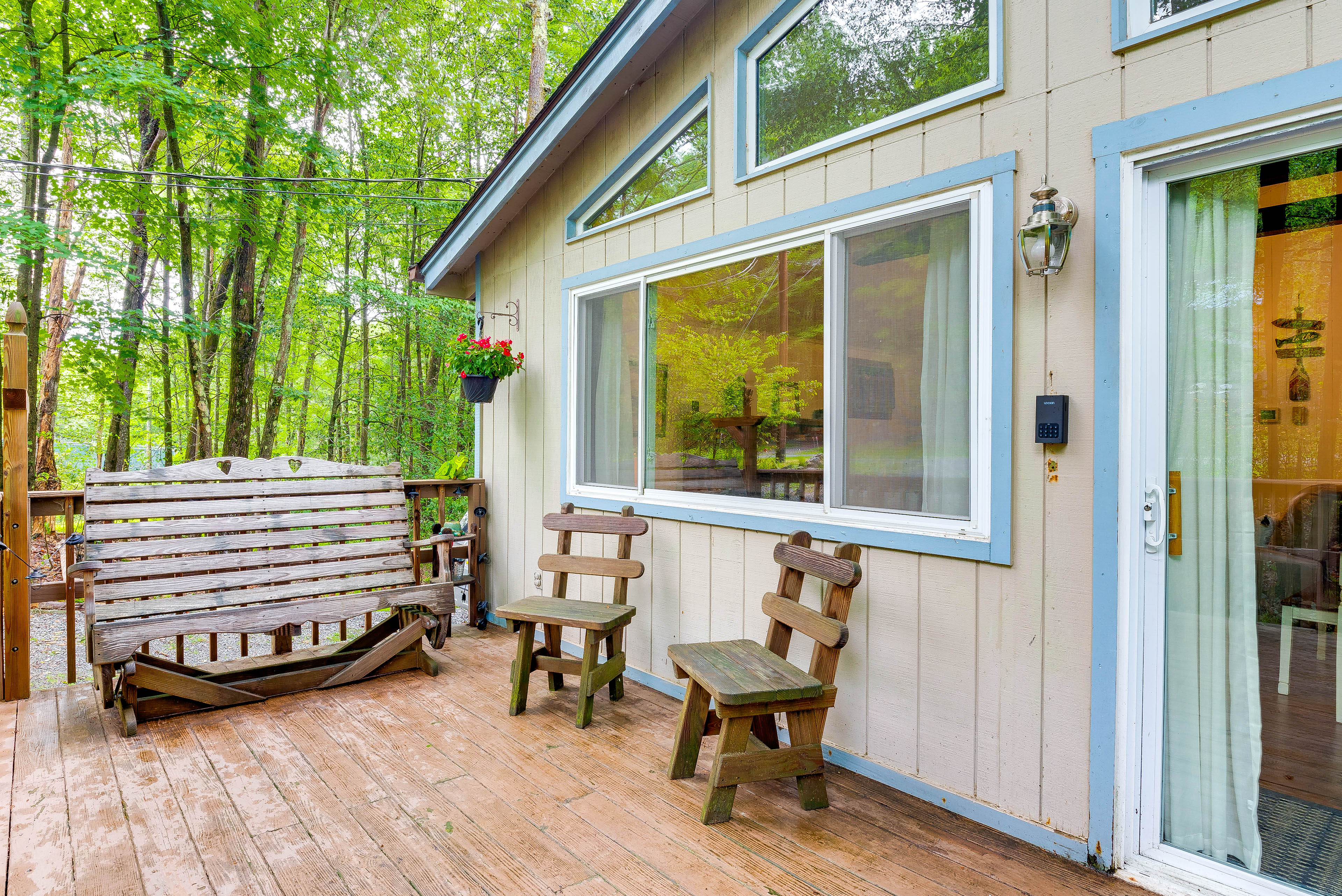 Deck | Seating | Gas Grill | Dining Area