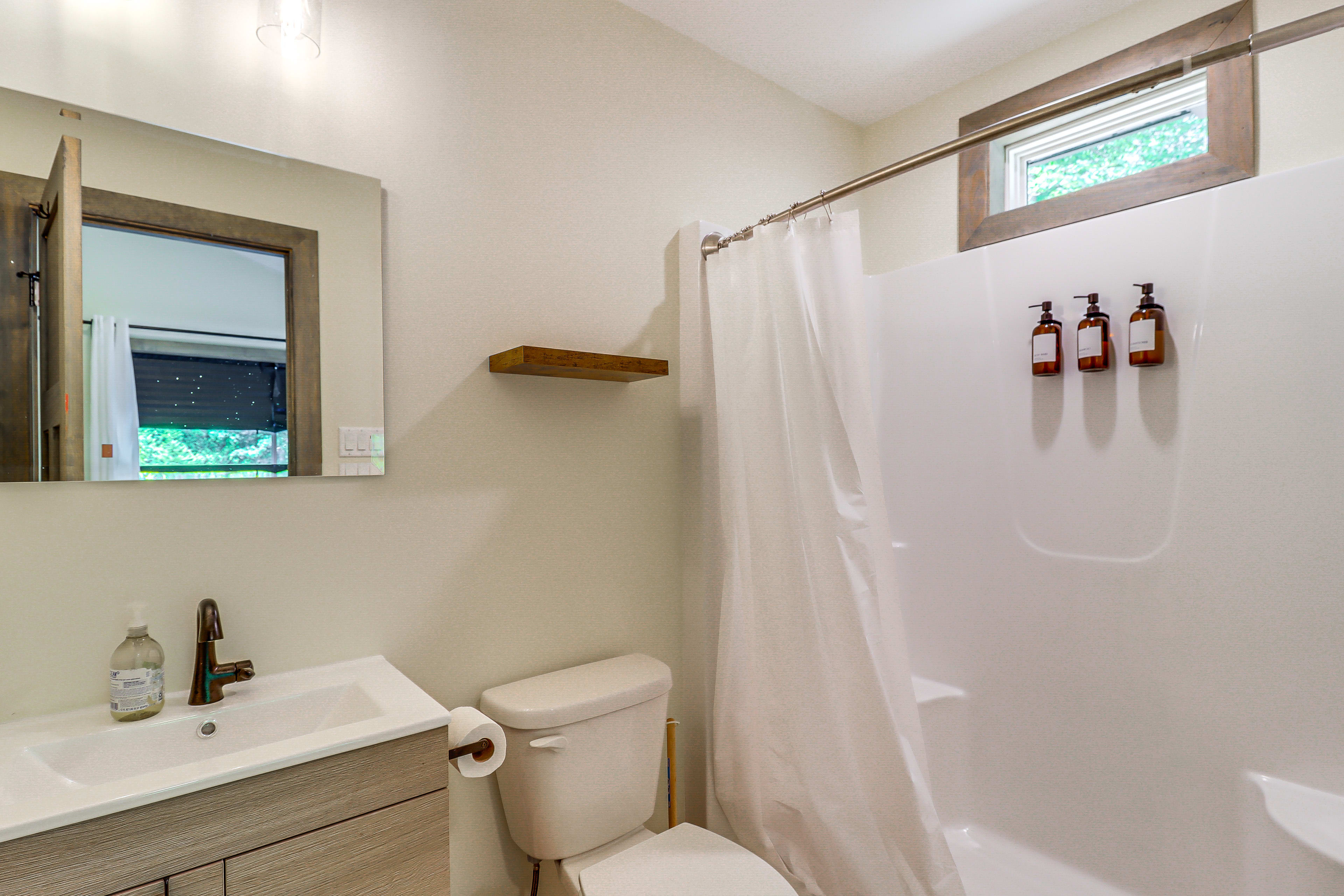 En-Suite Bathroom | Towels Provided