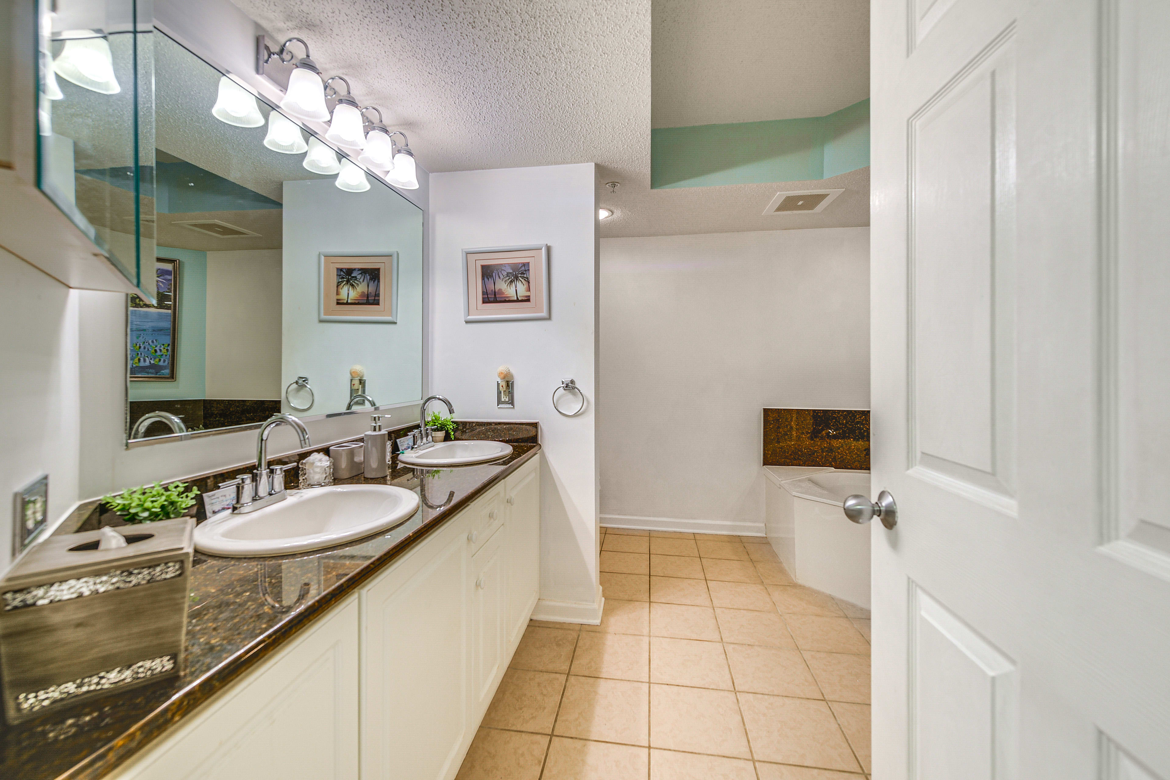 En-Suite Bathroom | Access via Bedroom 2 | Complimentary Toiletries | Hair Dryer