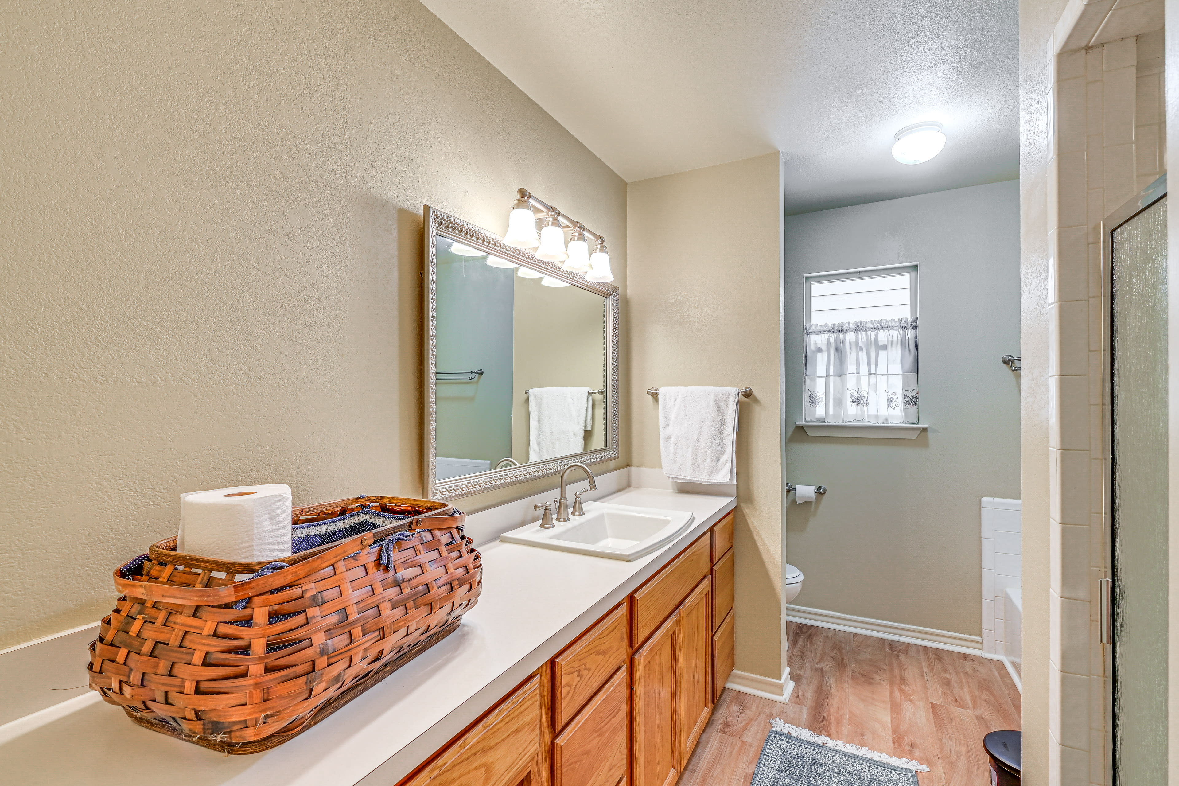 Full Bathroom | Complimentary Toiletries