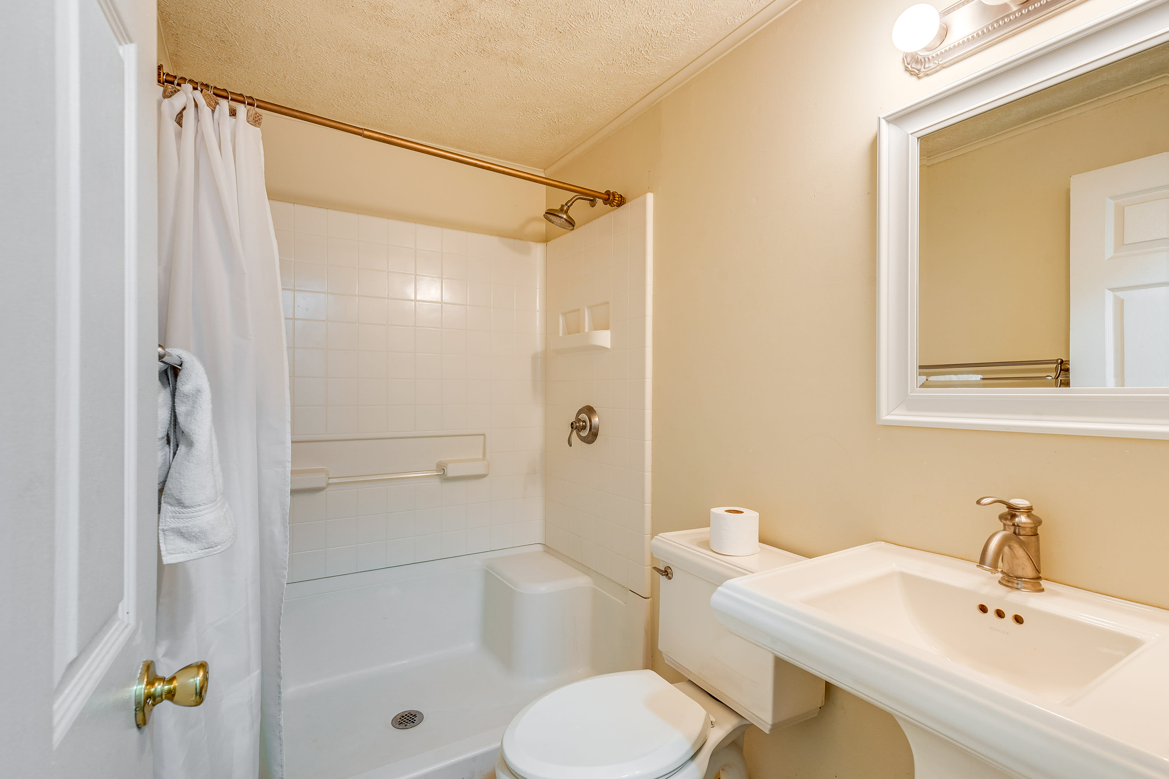 Full Bath | Complimentary Toiletries