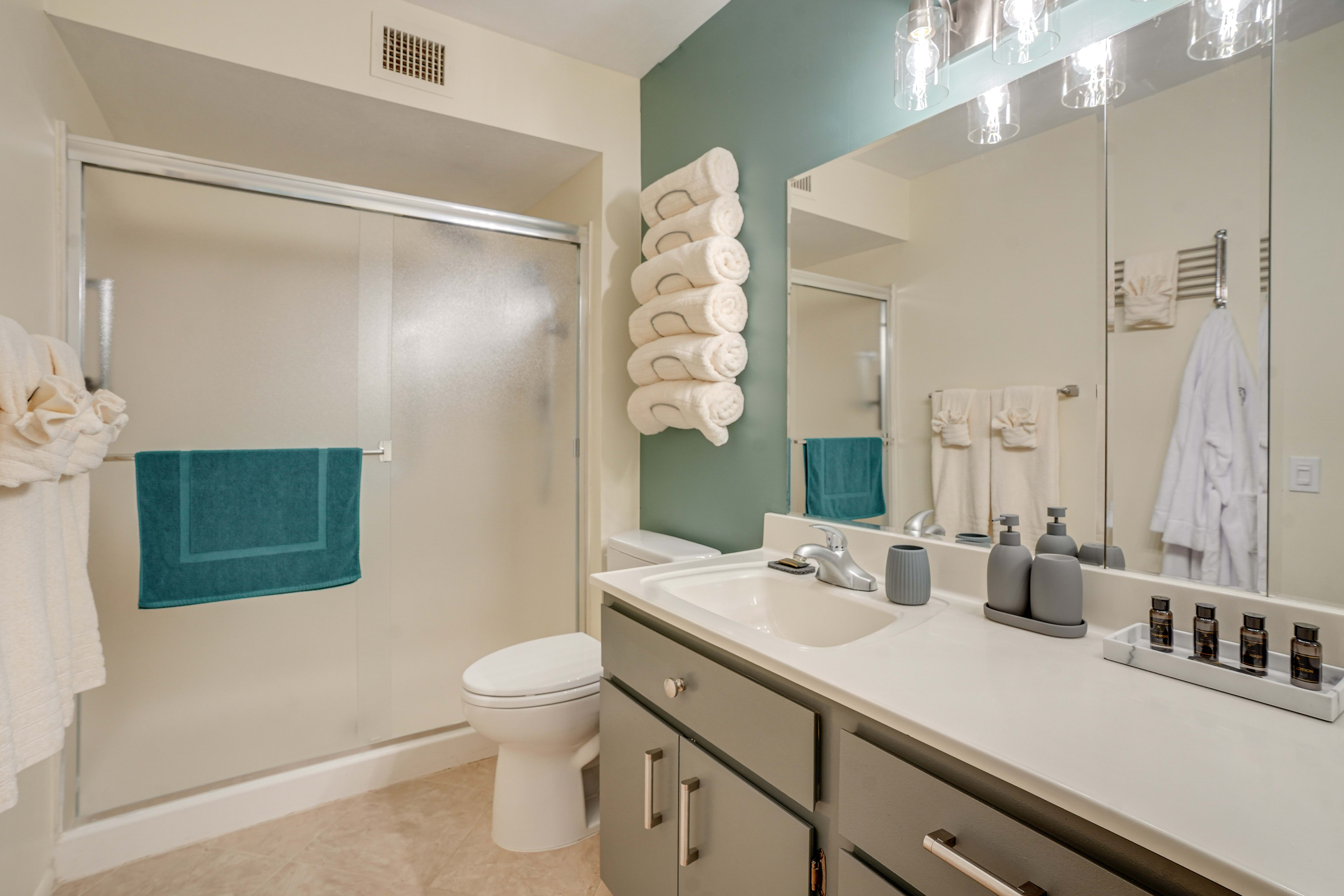 En-Suite Bathroom | Access via Bedroom 1 | Complimentary Toiletries | Hair Dryer