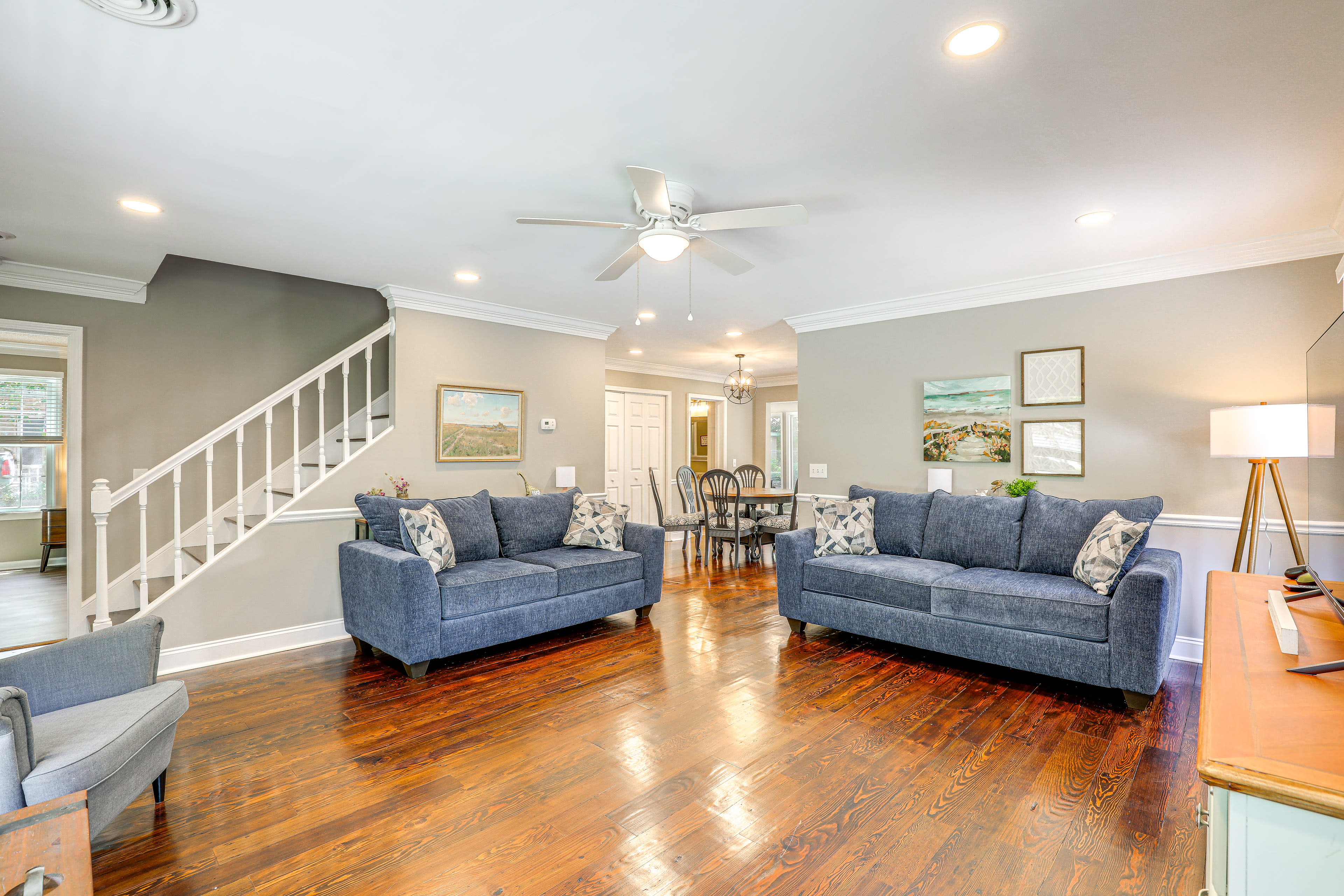 Living Room | 1st Floor | Smart TV | Books | Board Games