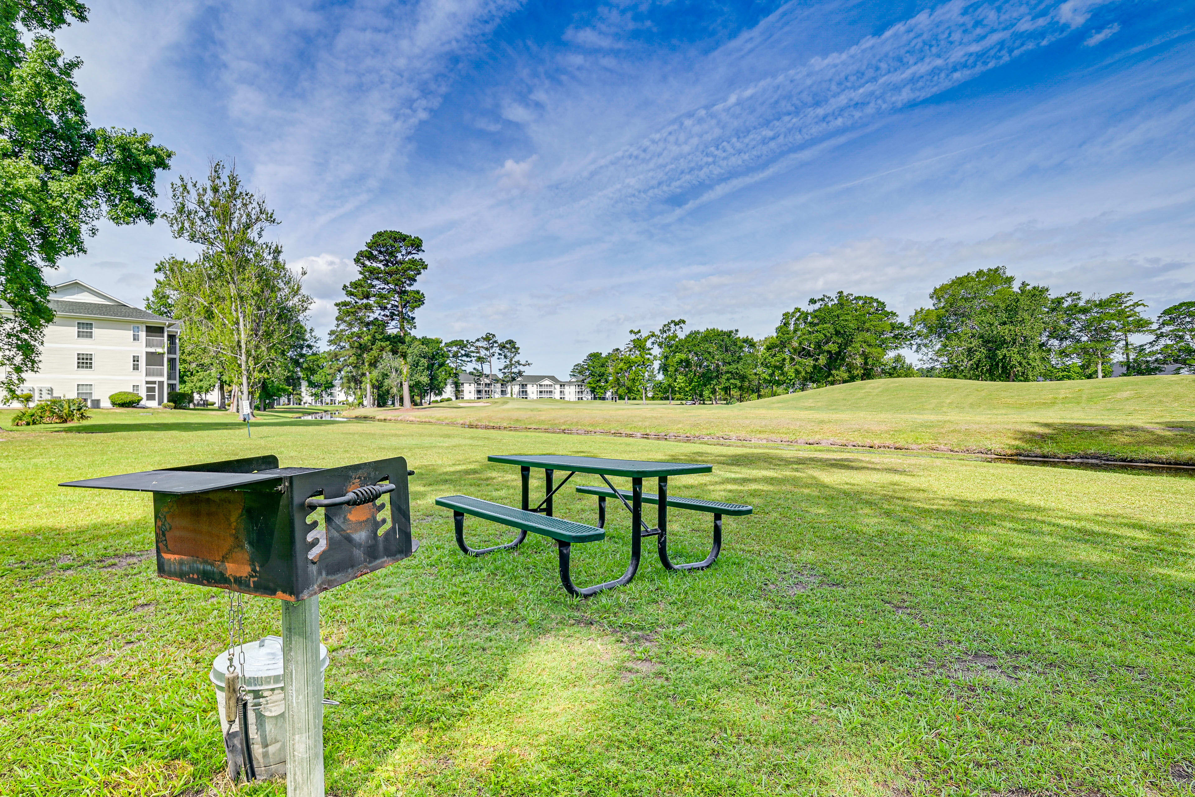 Community Amenities | Picnic Areas | Outdoor & Indoor Pools | Tennis