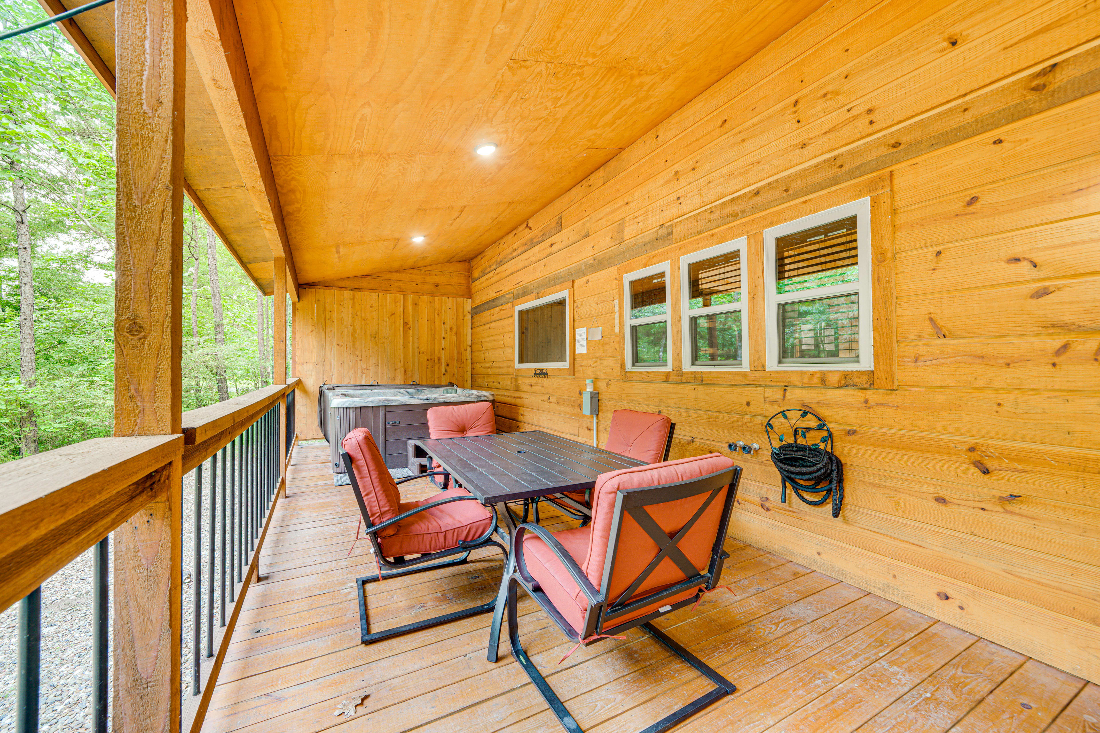 Dining Area | Hot Tub