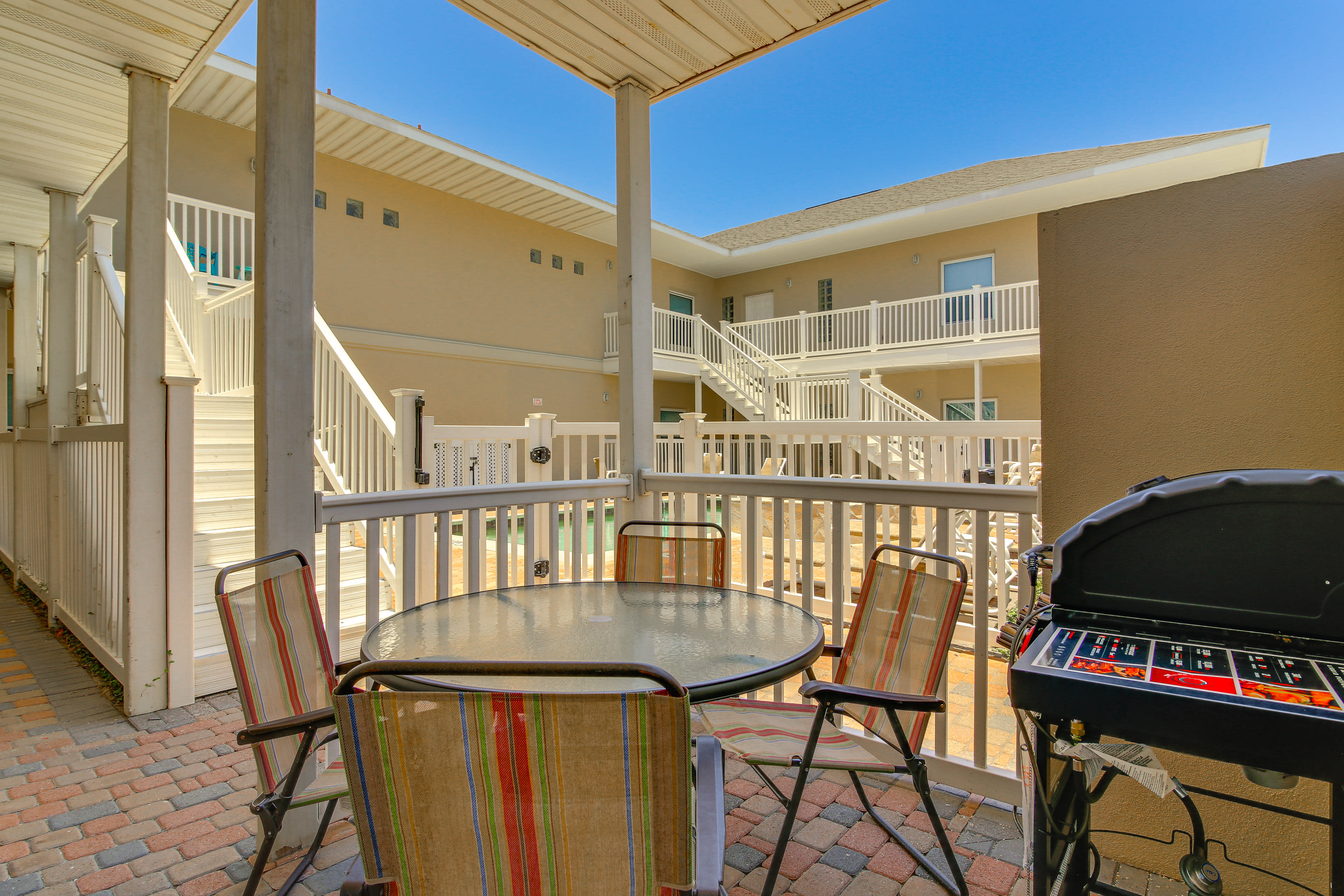 Outdoor Dining Area | Gas Grill (Propane Provided)