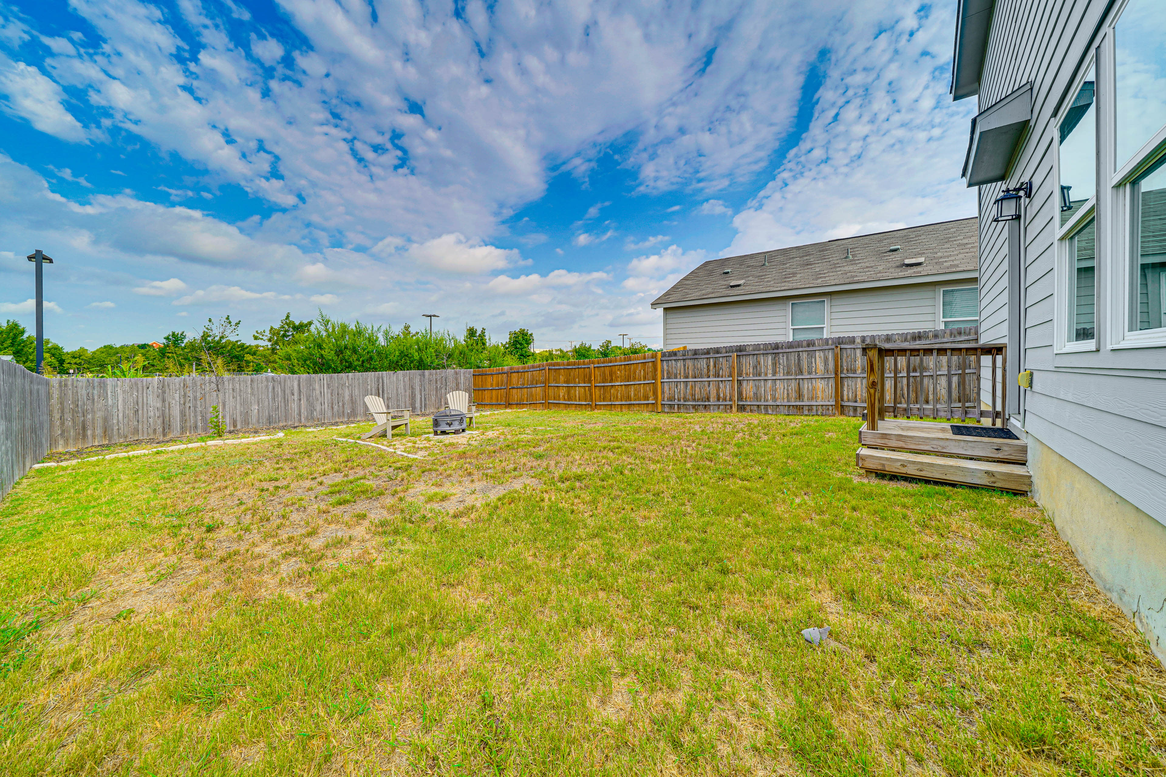 Private Backyard | Fire Pit