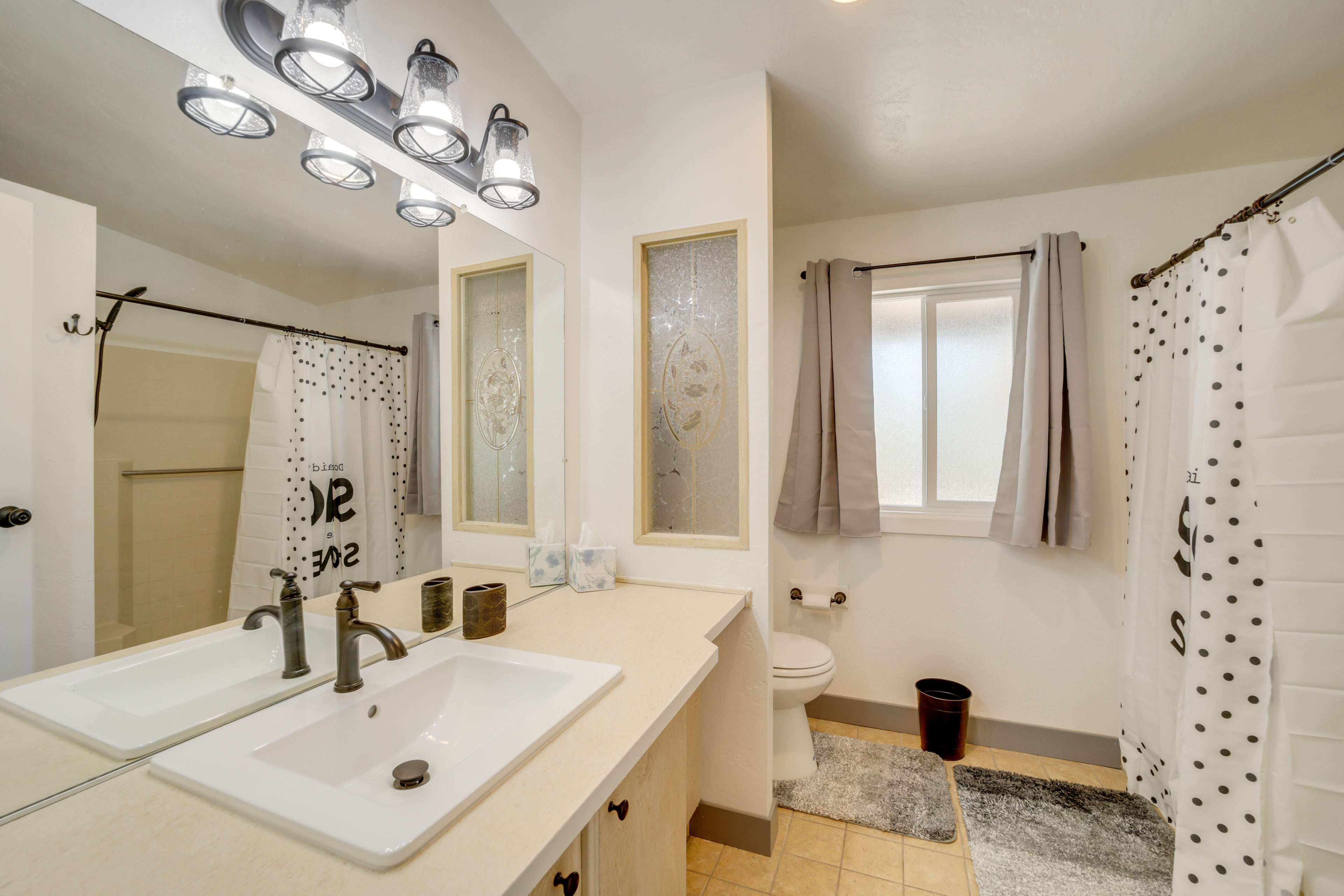 Full Bathroom | Complimentary Toiletries