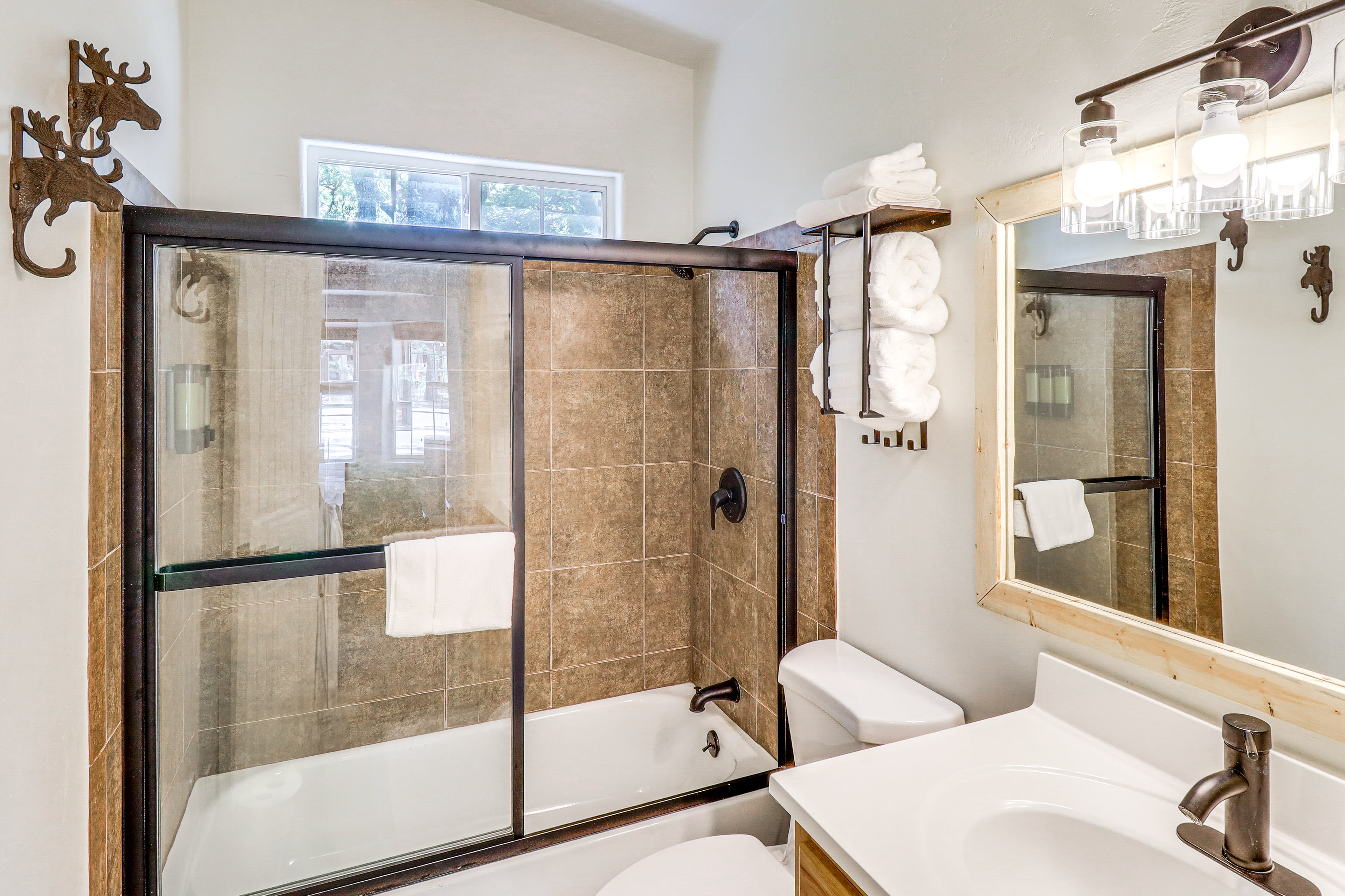 En-Suite Bathroom | Towels Provided | Complimentary Toiletries