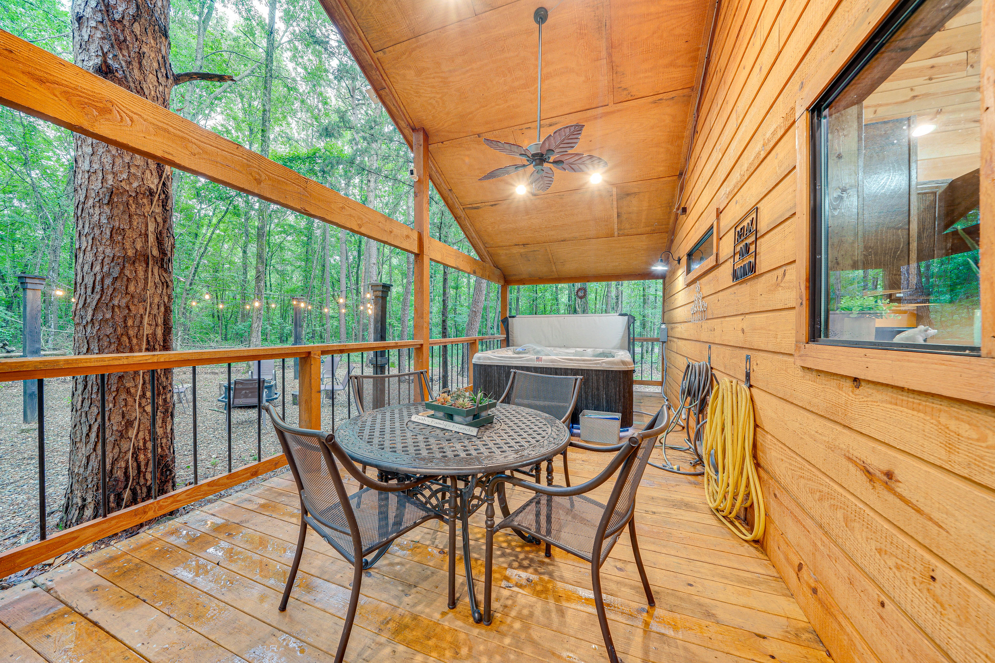 Outdoor Dining Area | Private Hot Tub