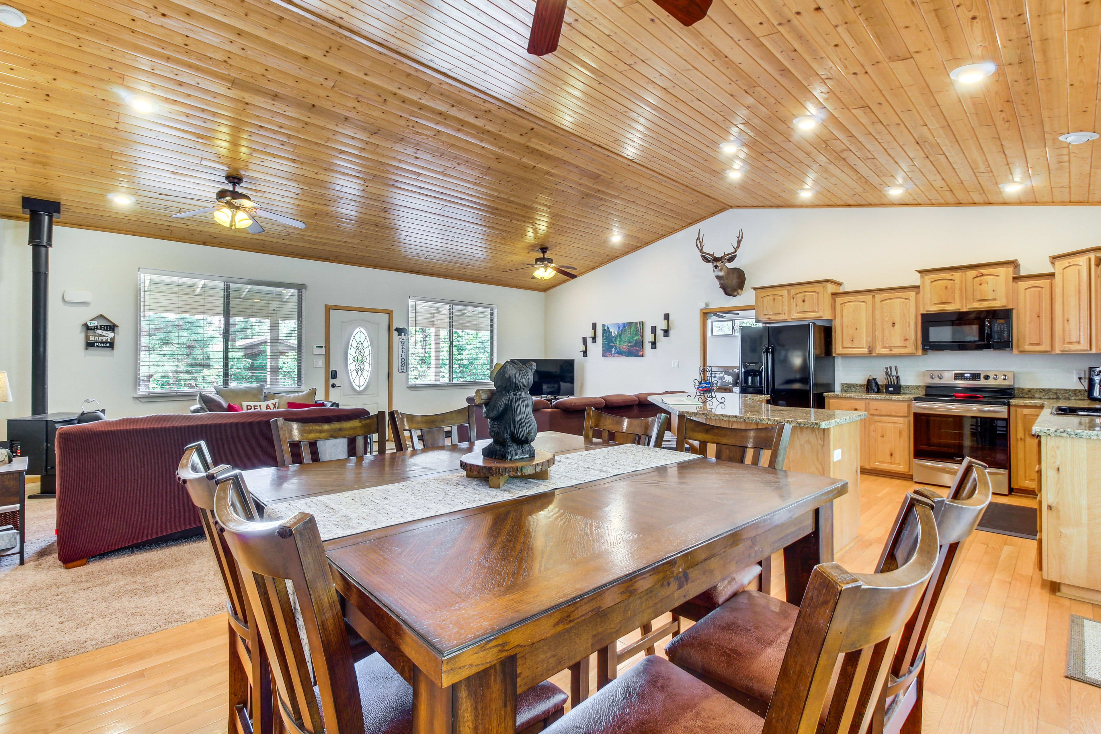 Dining Area | Dishware & Flatware | Central Heating & A/C