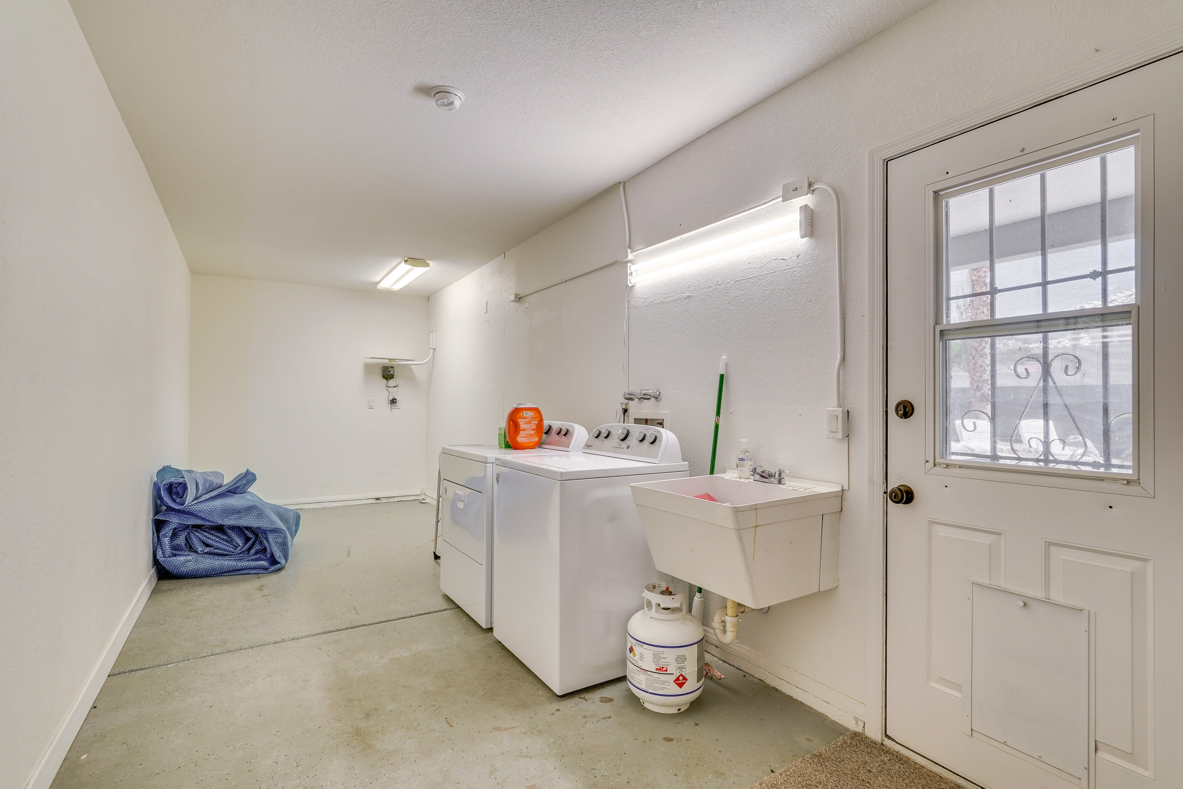 Laundry Area | Washer & Dryer