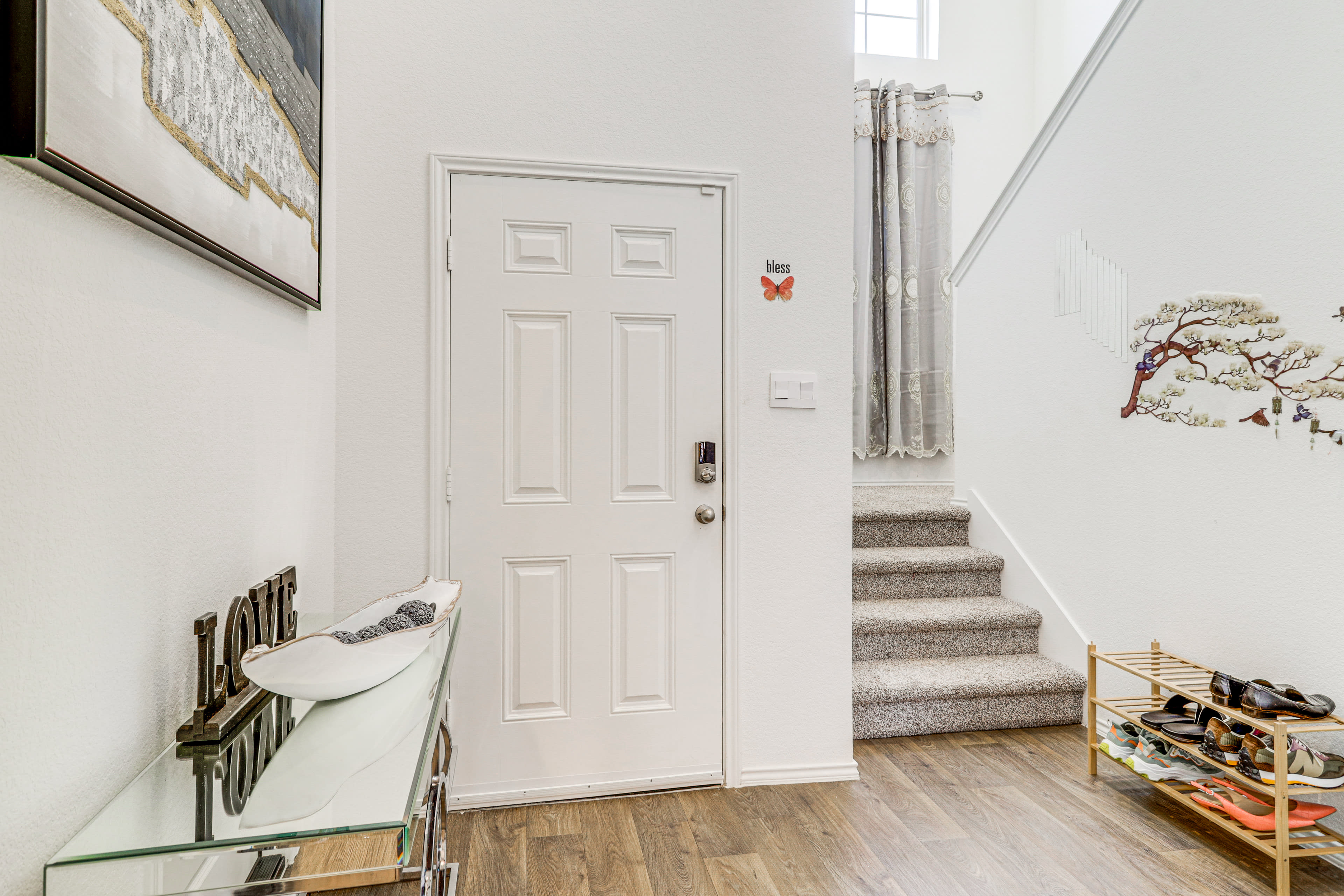 Entryway | Stairs to 2nd Floor