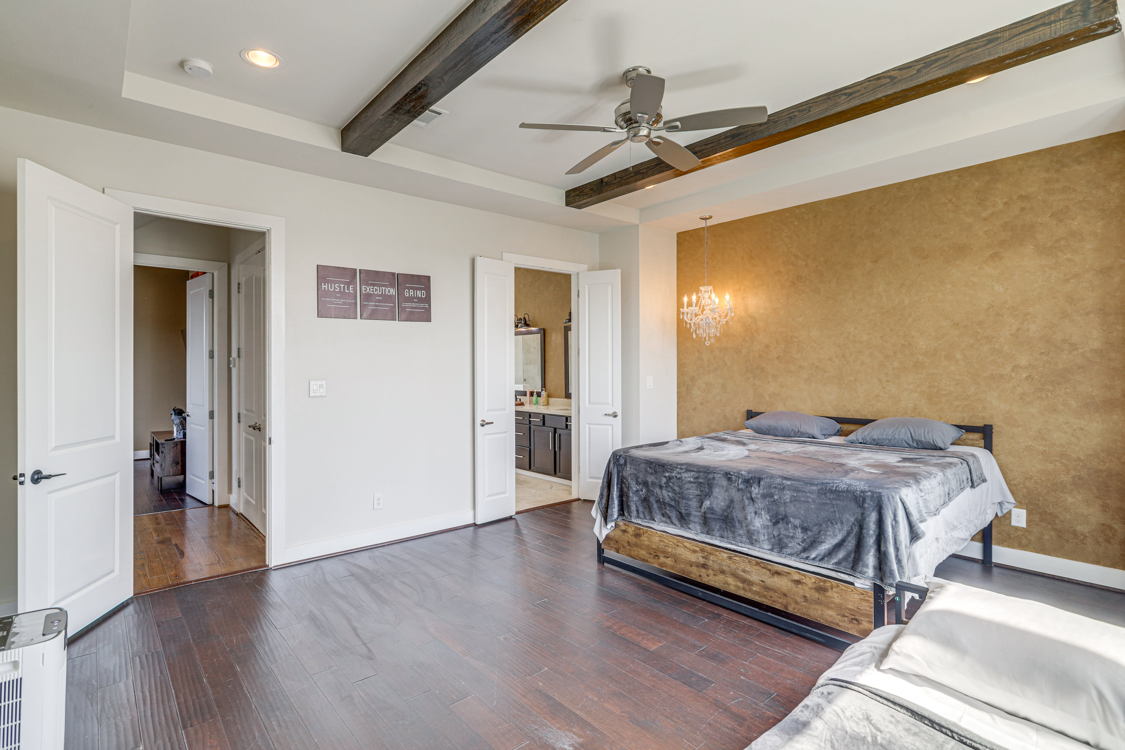 Bedroom 2 | 3rd Floor | King Bed | Twin Bed | Smart TV | Electric Fireplace