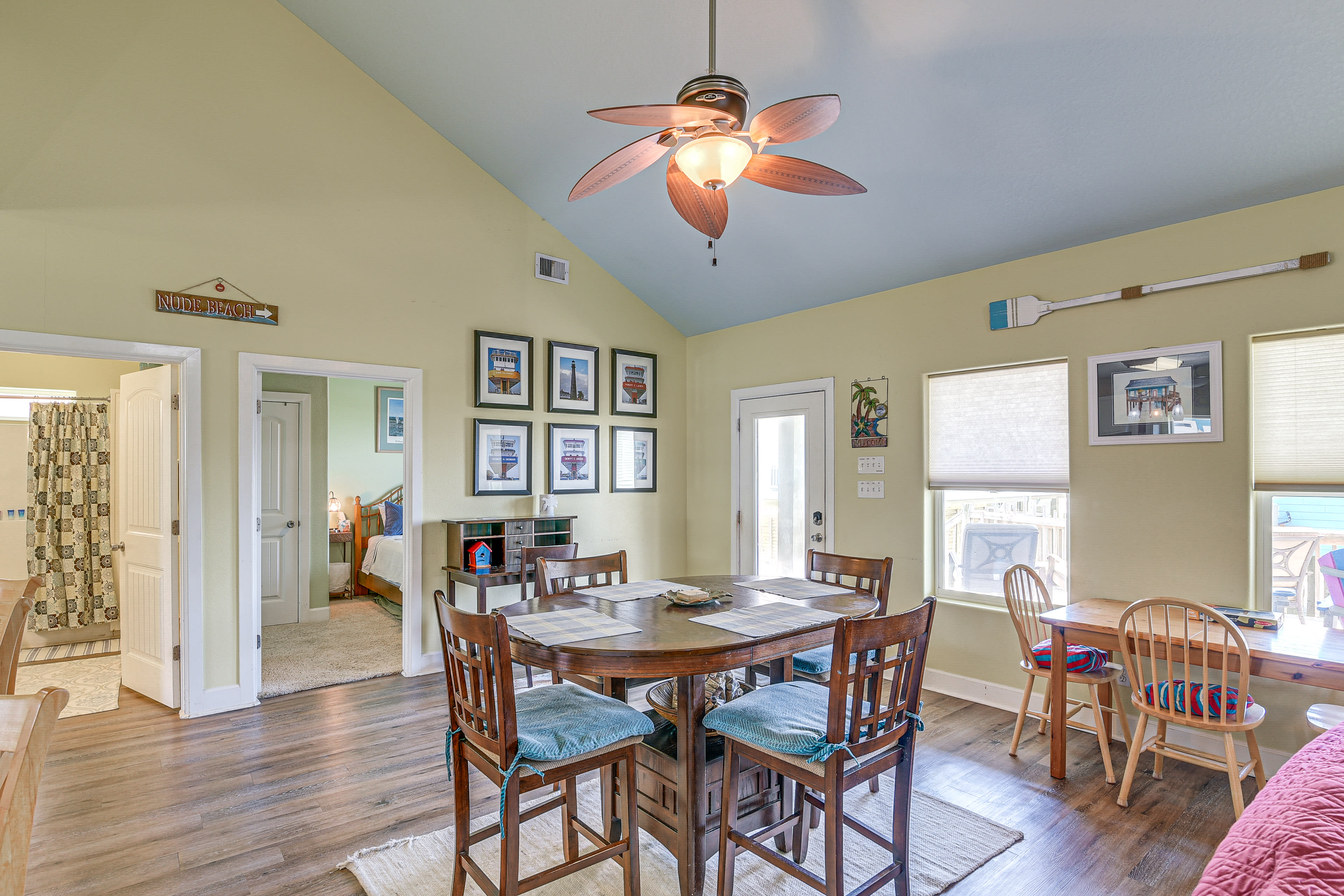 Dining Area | Dishware & Flatware Provided