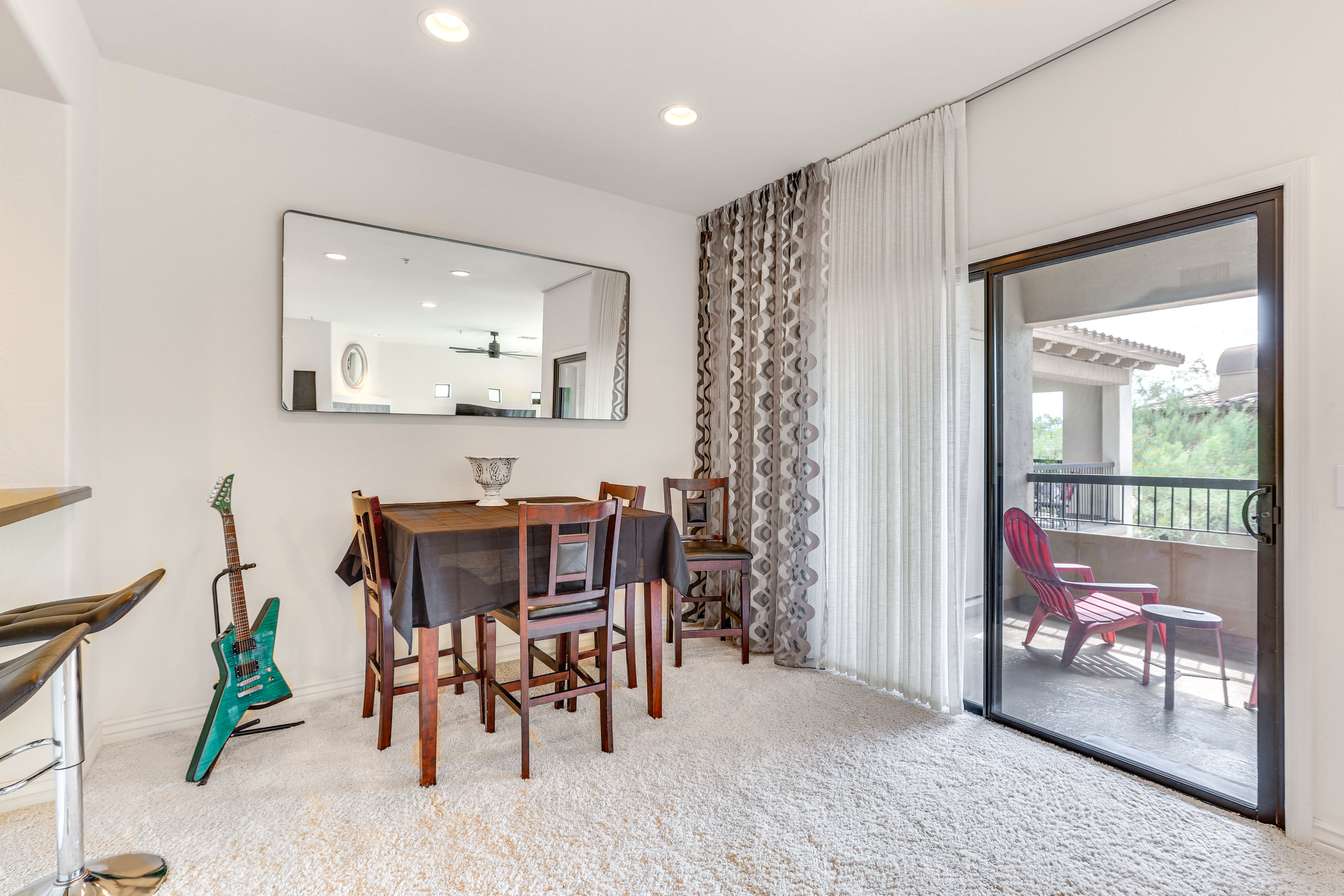 Dining Area | Dishware/Flatware Provided