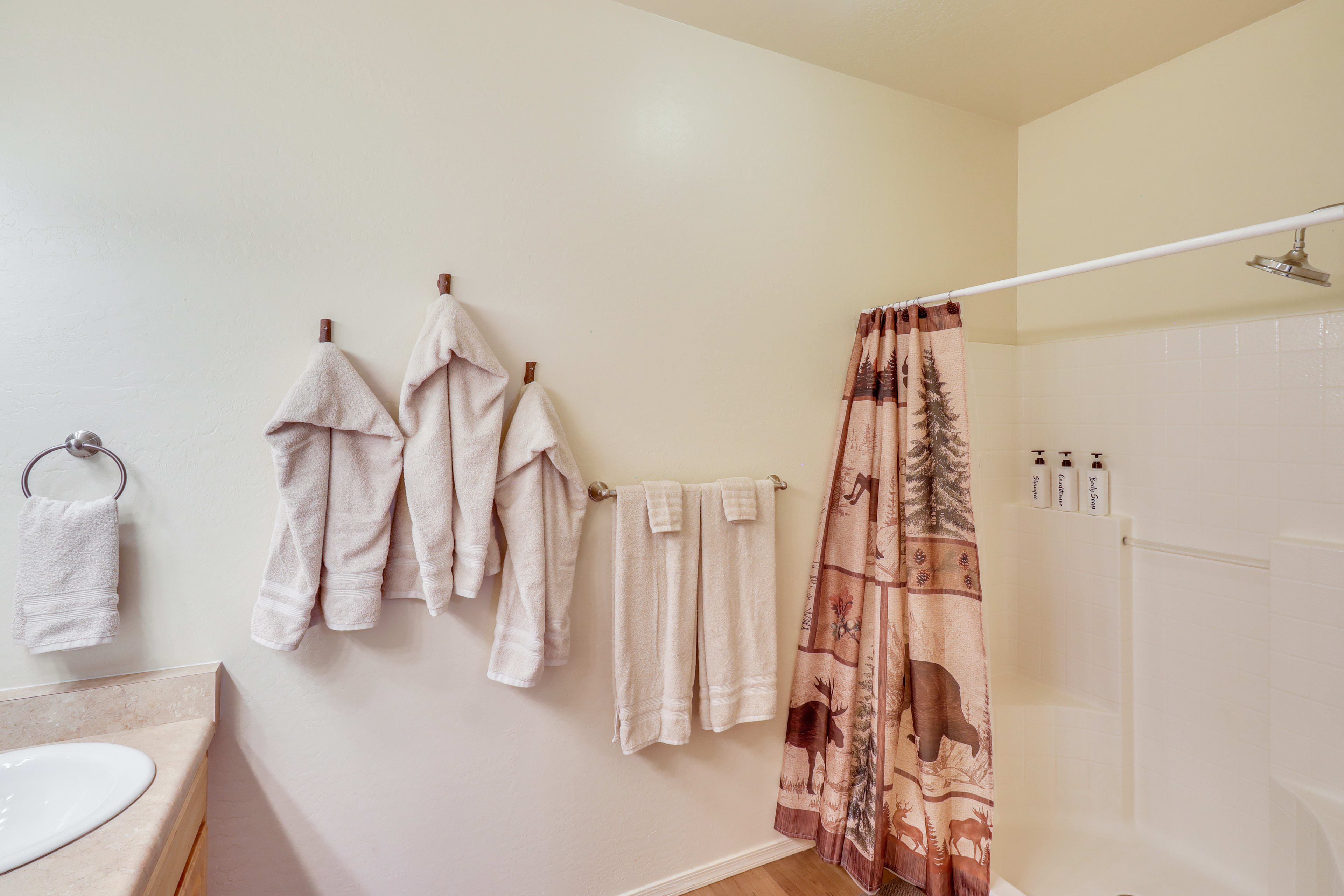 En-Suite Bathroom | 1st Floor | Towels Provided | Complimentary Toiletries