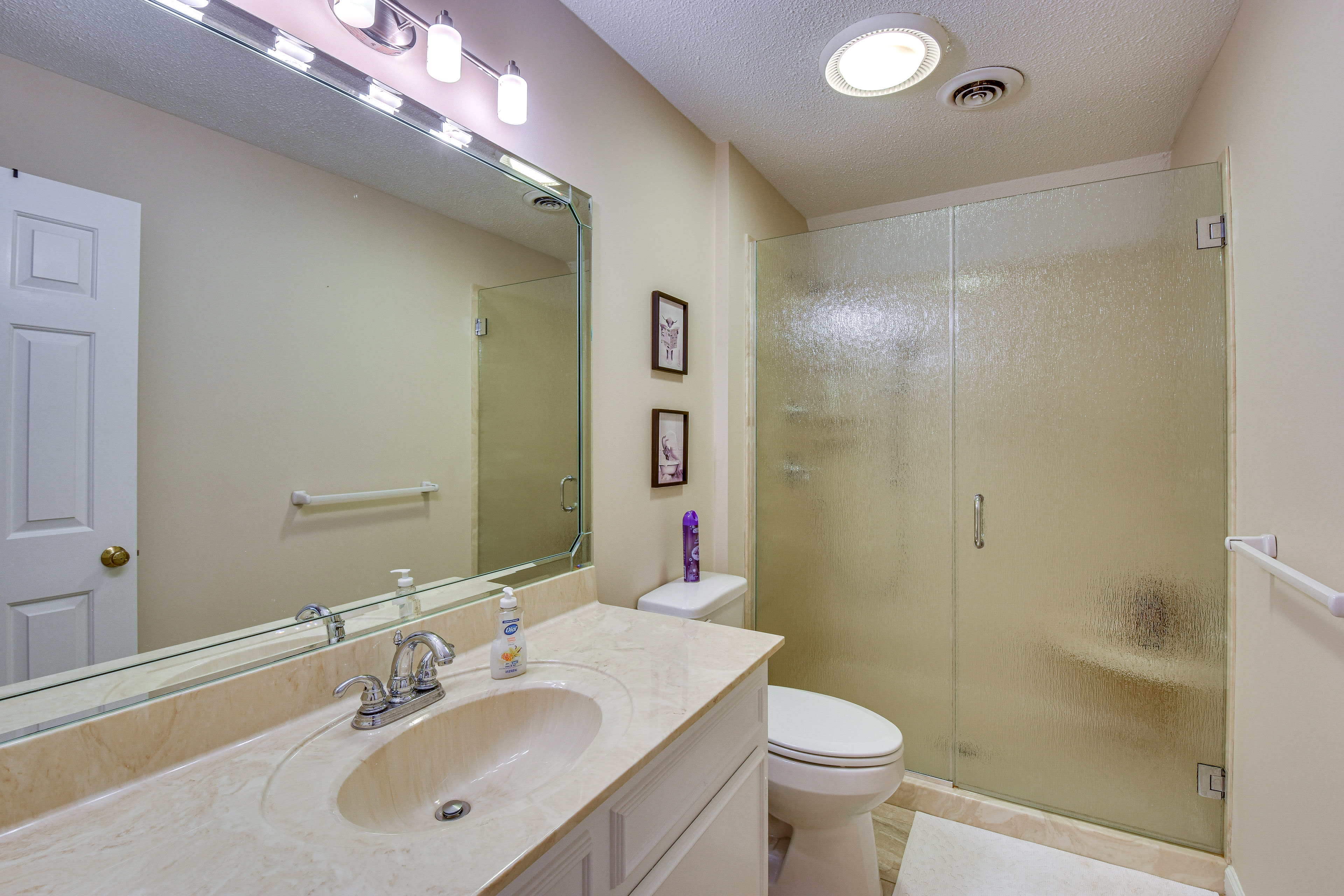 Full Bathroom | Complimentary Toiletries