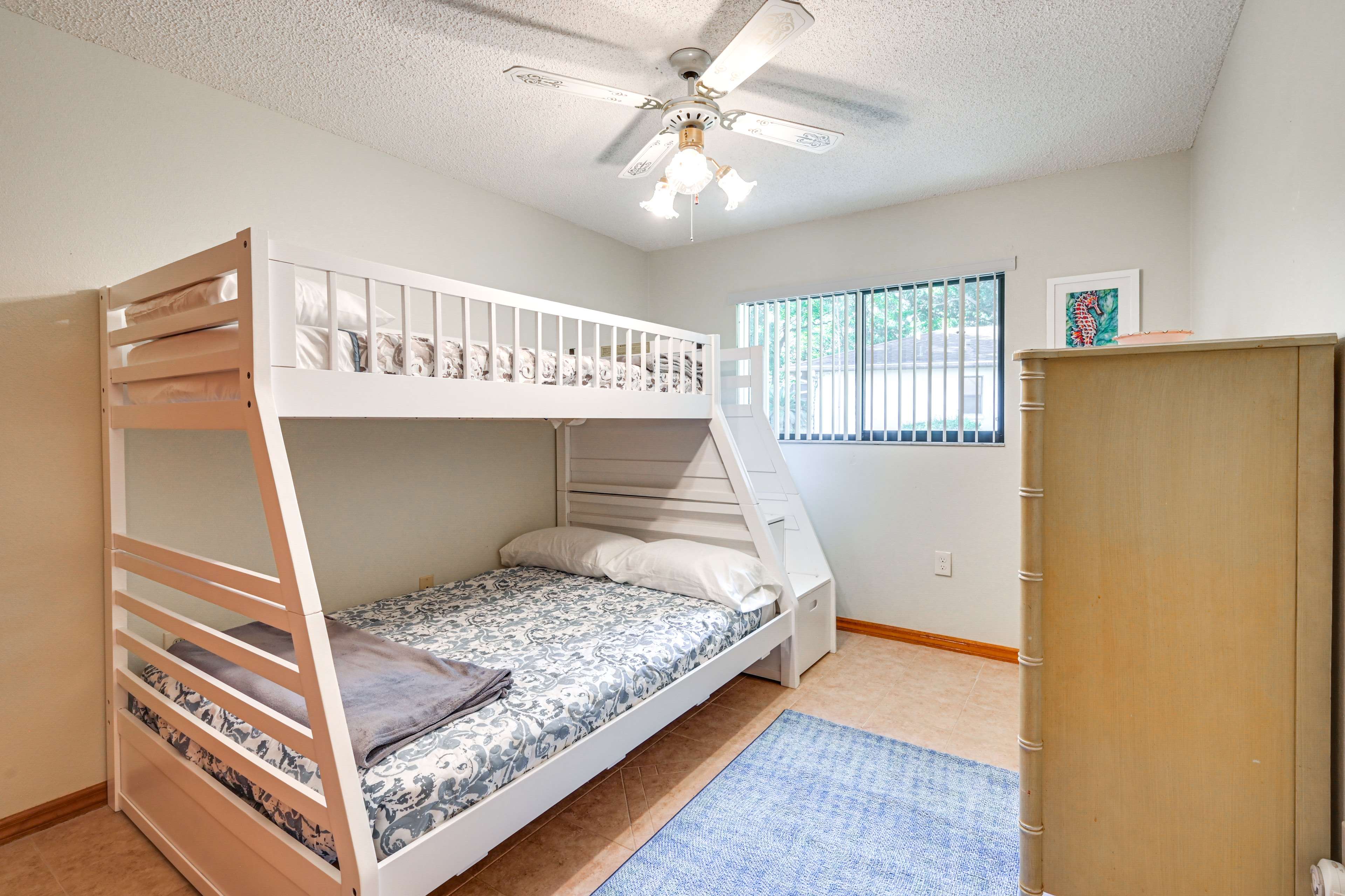 Bedroom 3 | Twin/Full Bunk Bed