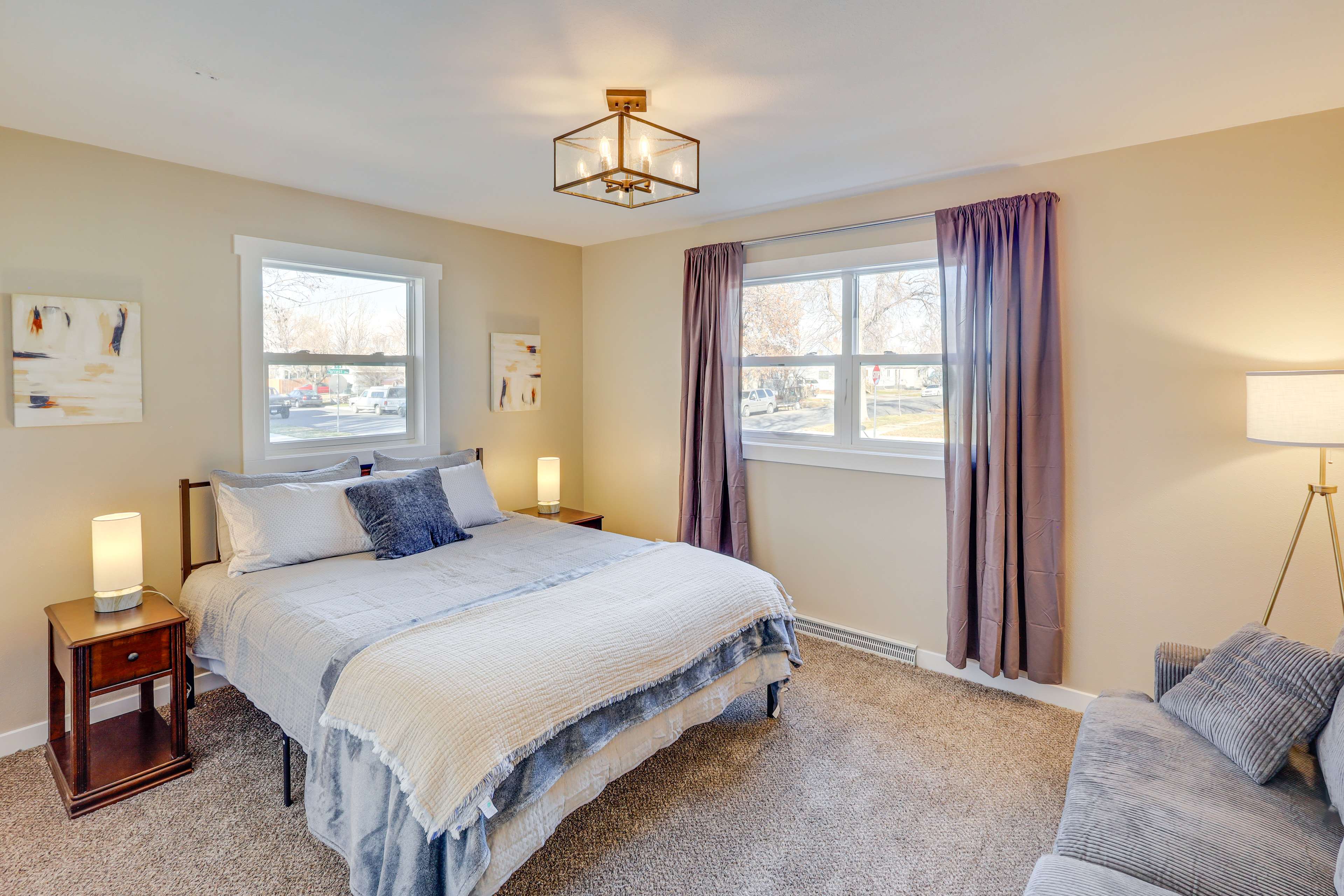 Bedroom 1 | Queen Bed