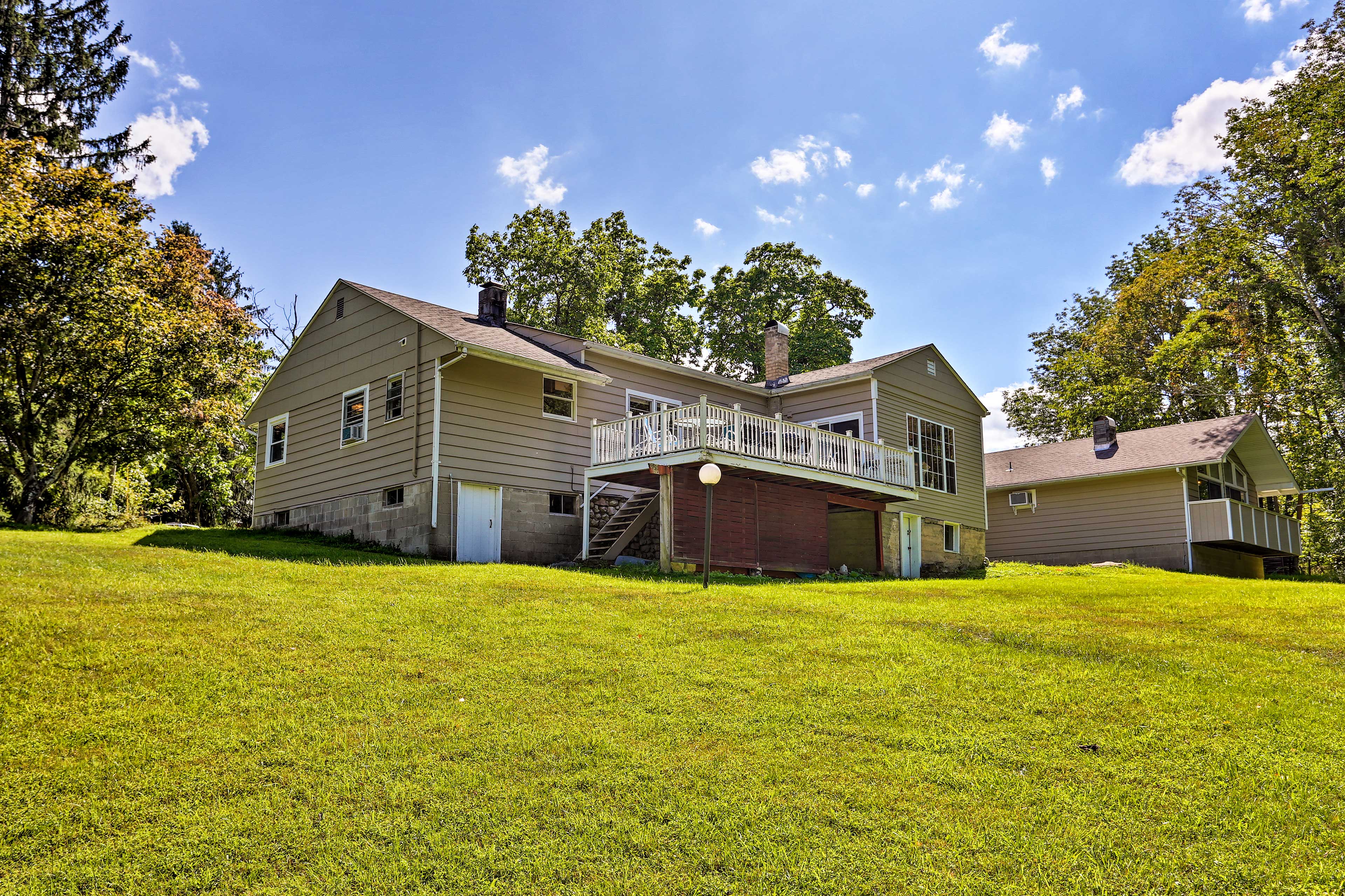 Wawayanda House on 62 Acres Multiple Fireplaces! Middletown, NY