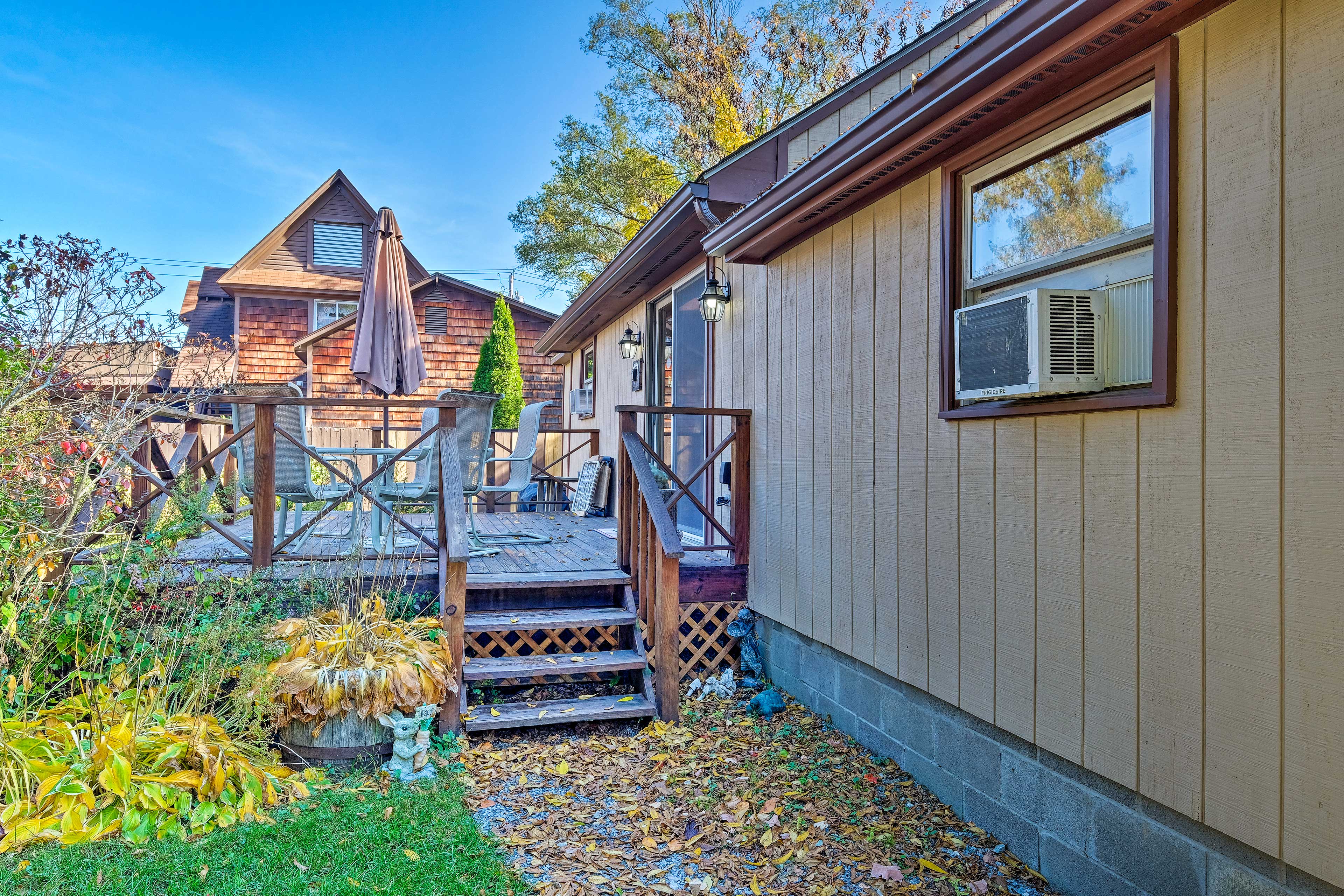 Bolton Landing Cottage with Deck Walk to Beach! Evolve
