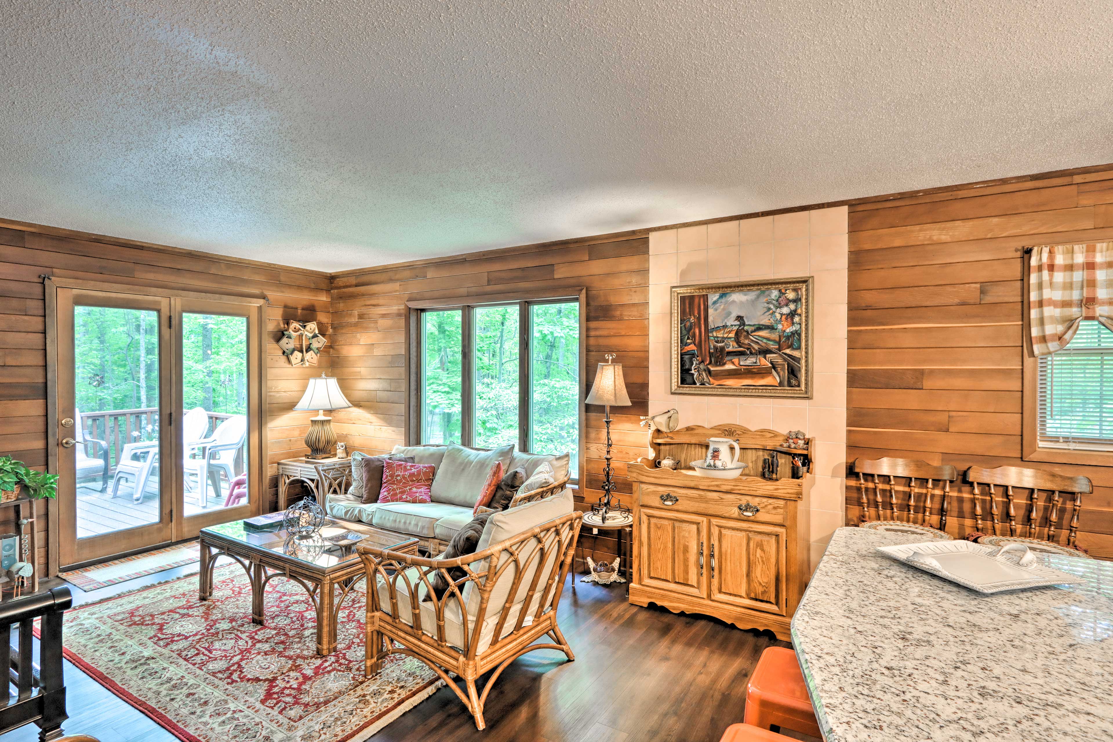 Relaxing Eagle Rock Resort Home 1 Block to Lake! Hazleton, PA Evolve