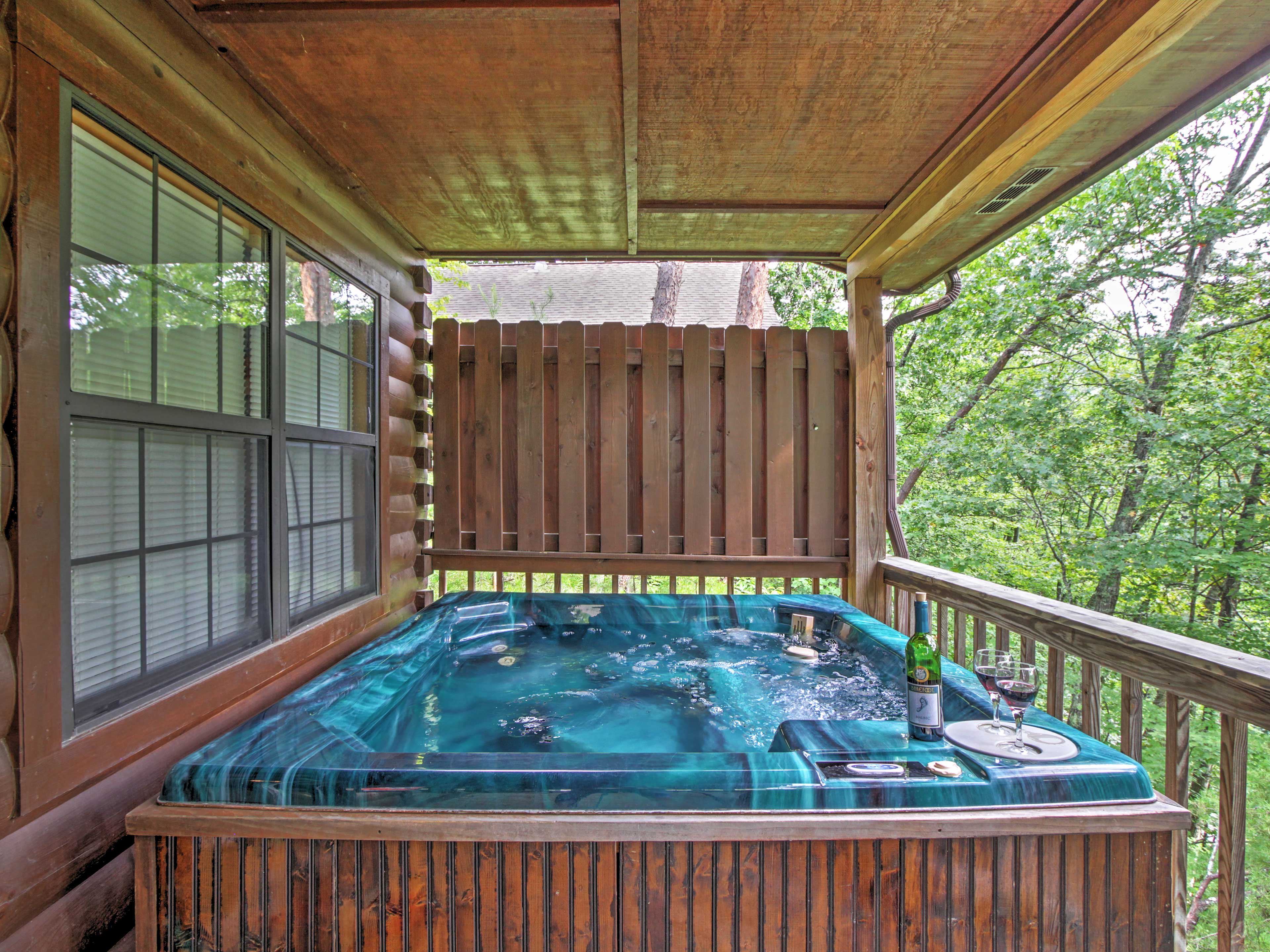 Idyllic Cabin w/ Hot Tub