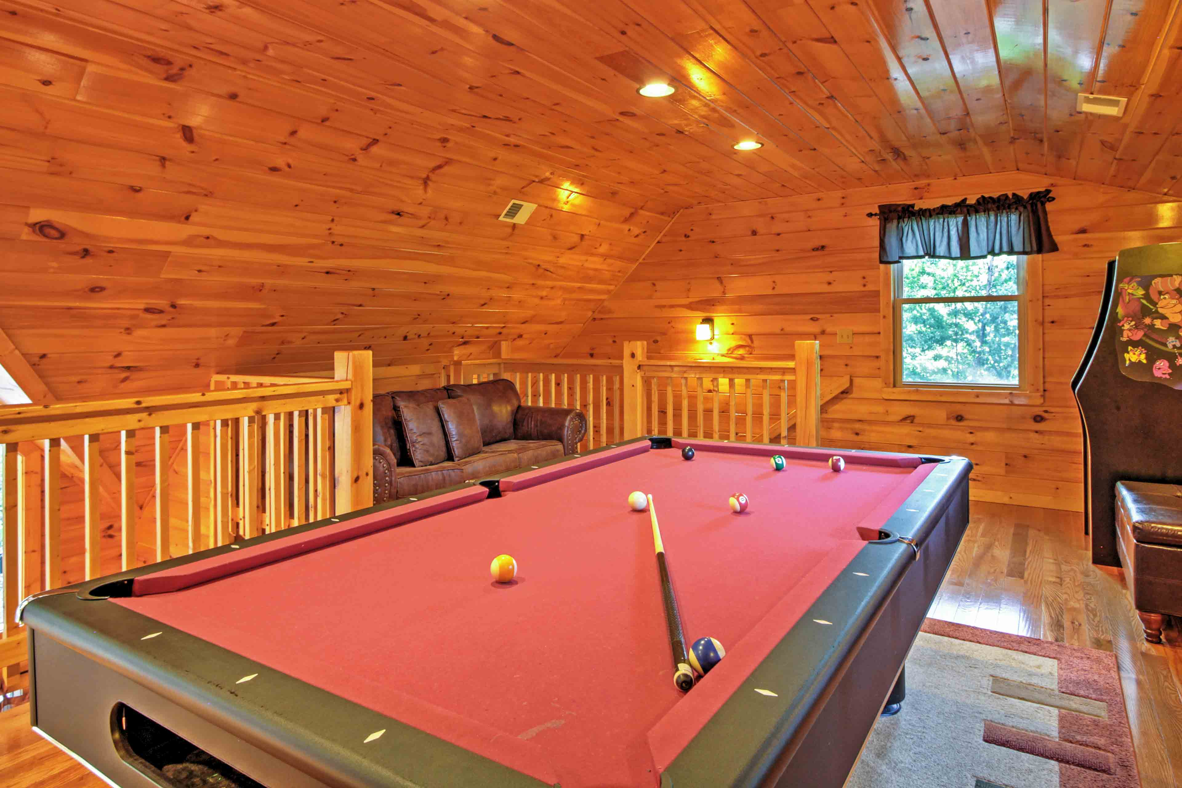 Pigeon Cabin w/ Indoor Pool, Games, Large Deck Evolve