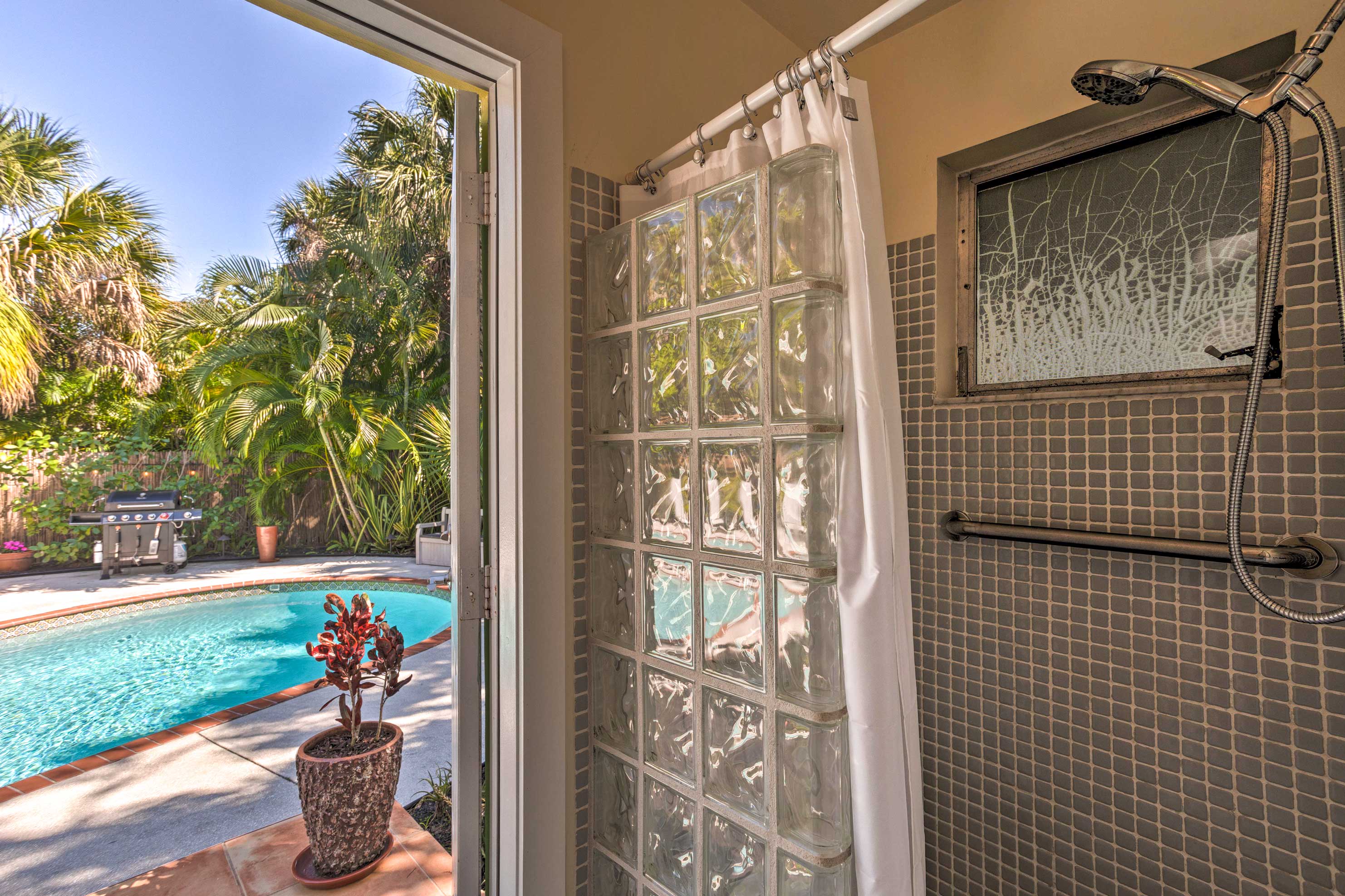 Tranquil West Palm Beach Getaway Walk to Beach! Evolve