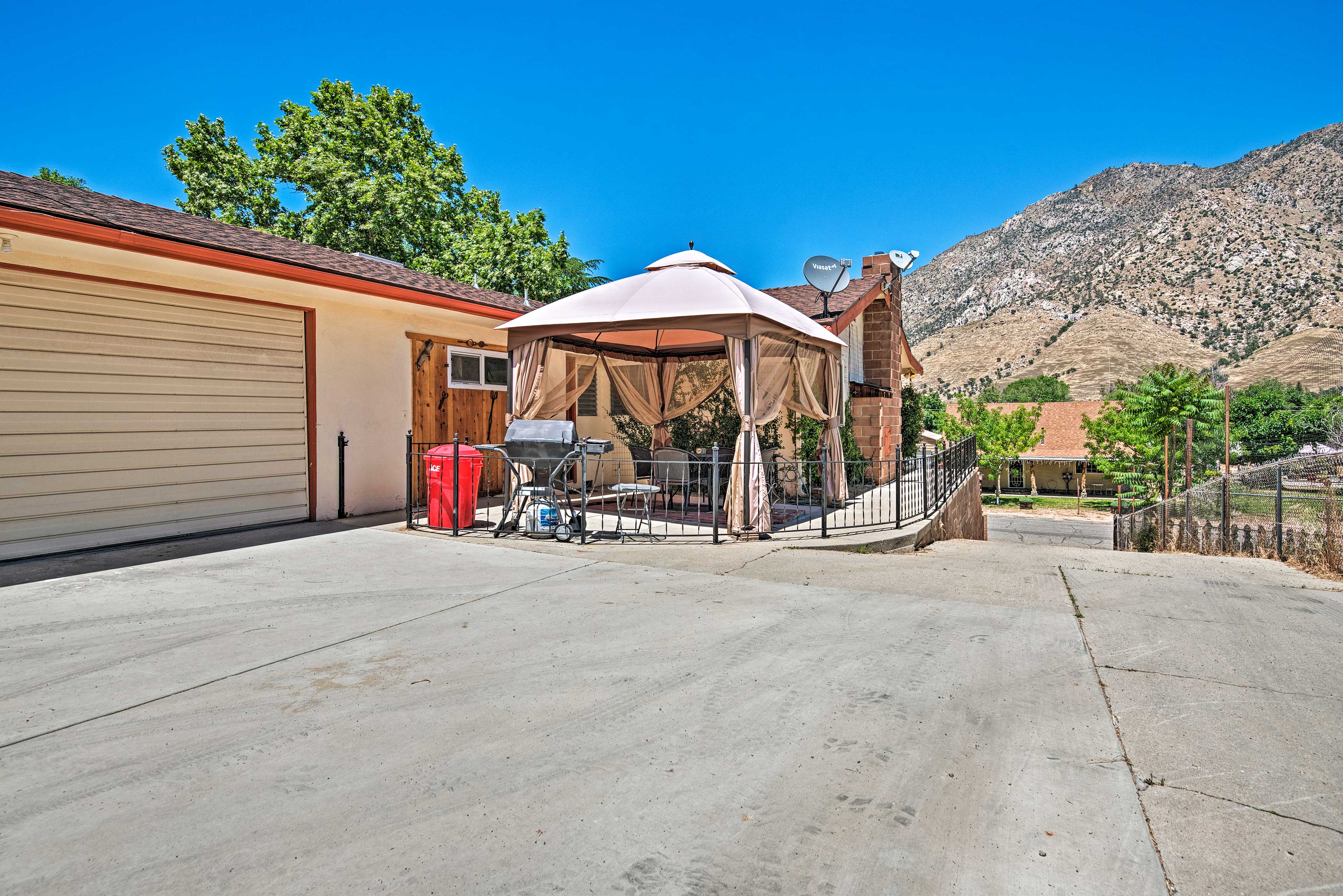 Scenic Kernville Home Walk to Downtown & River! Evolve