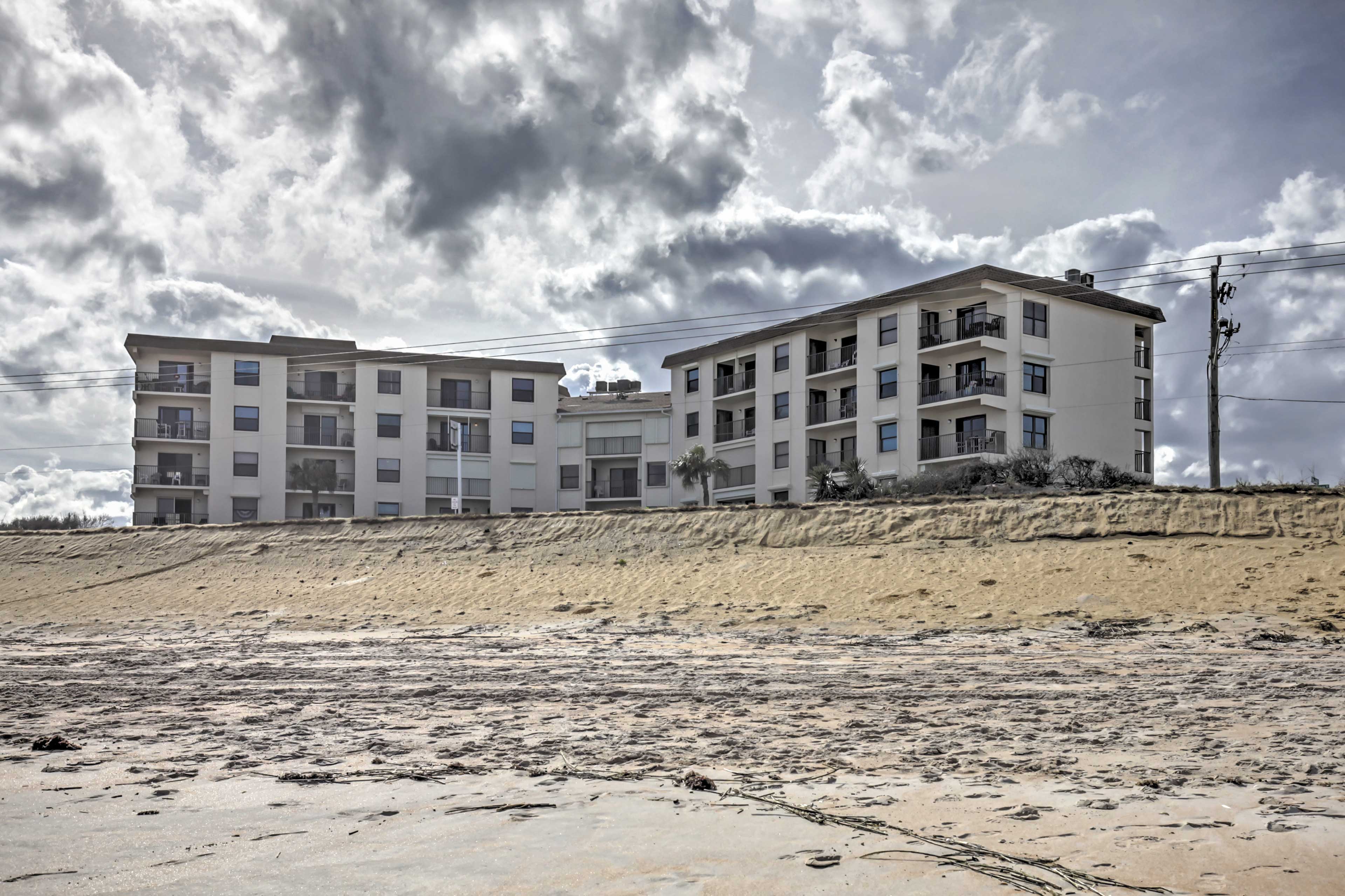 Oceanfront Ormond Beach Condo w/ Pool Access! Evolve