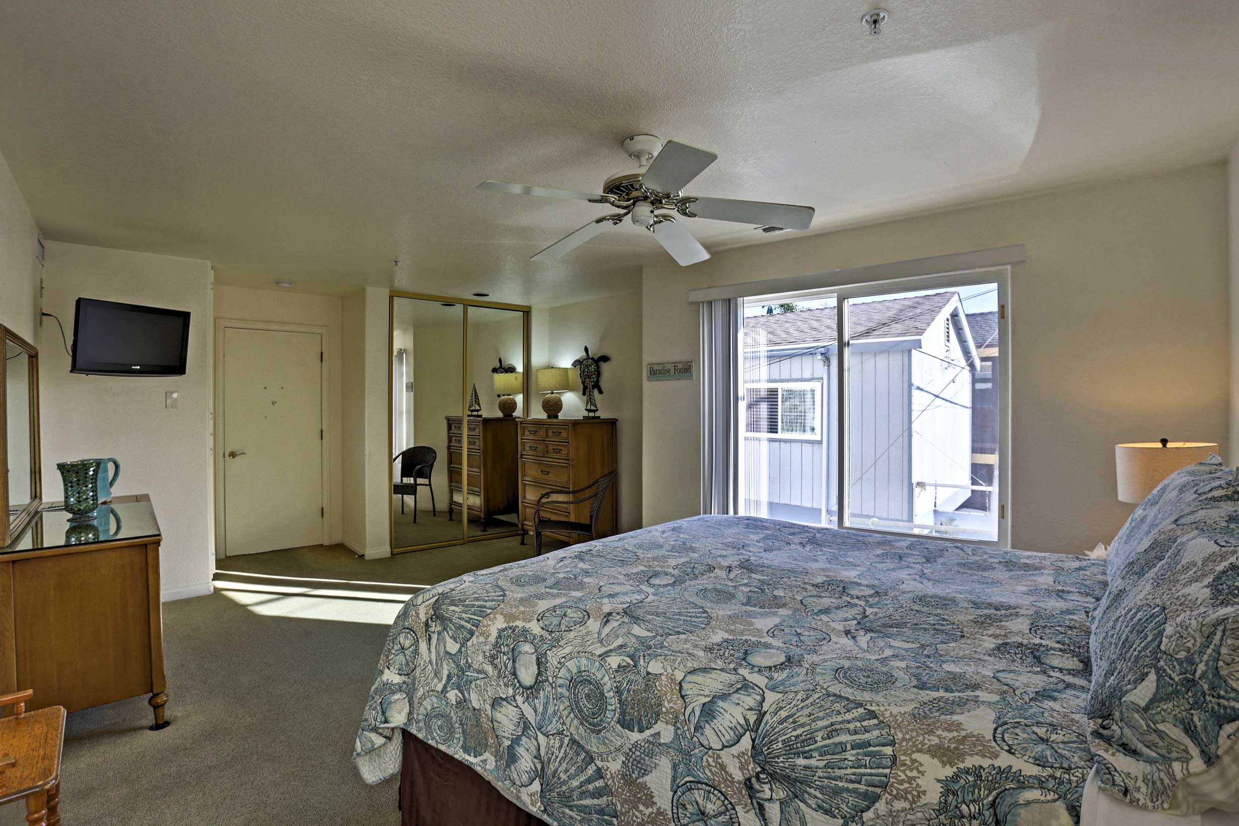 Beachfront San Diego Condo w/ Patio on the Bay! Evolve