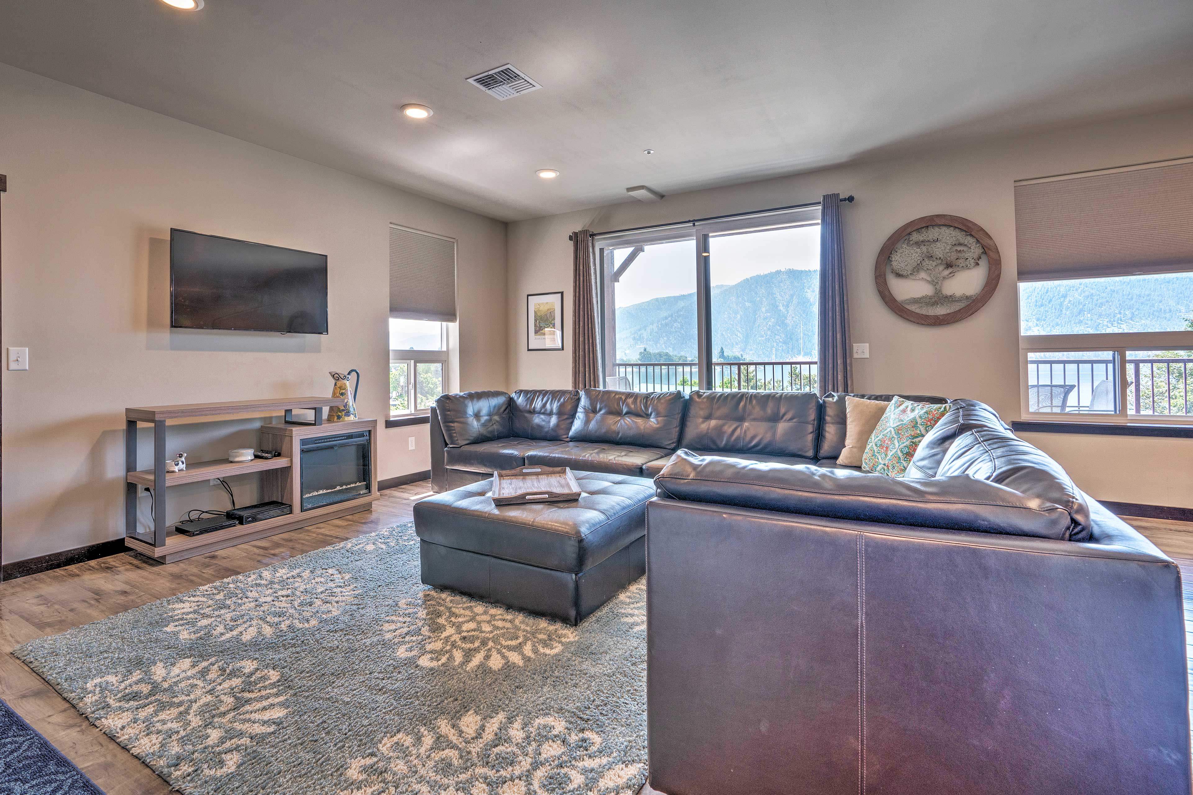 Modern Manson Condo w/ Pool & Lake Chelan Views! Evolve