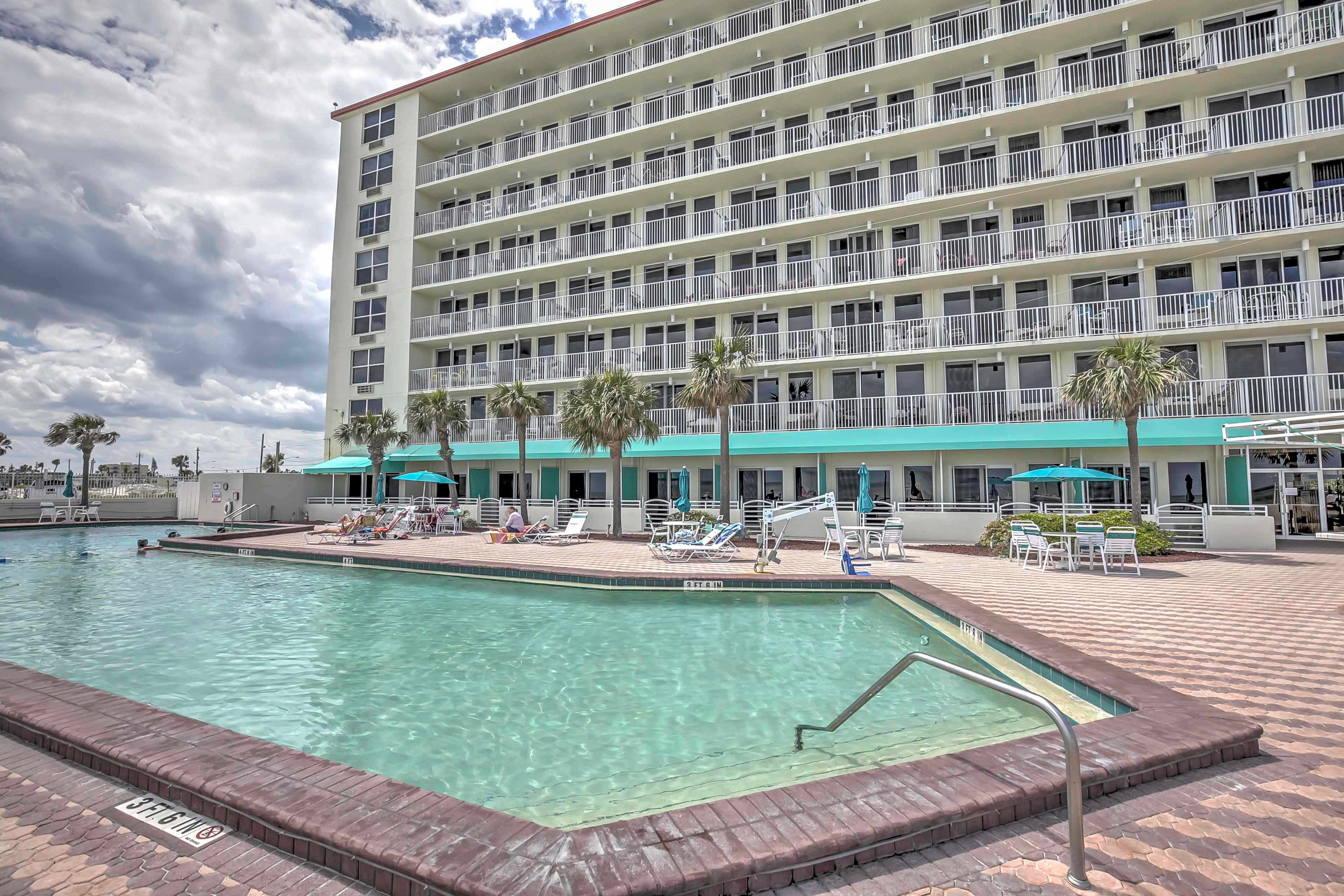 Daytona Beach Resort Condo 1 Mi to Ocean Center! Evolve