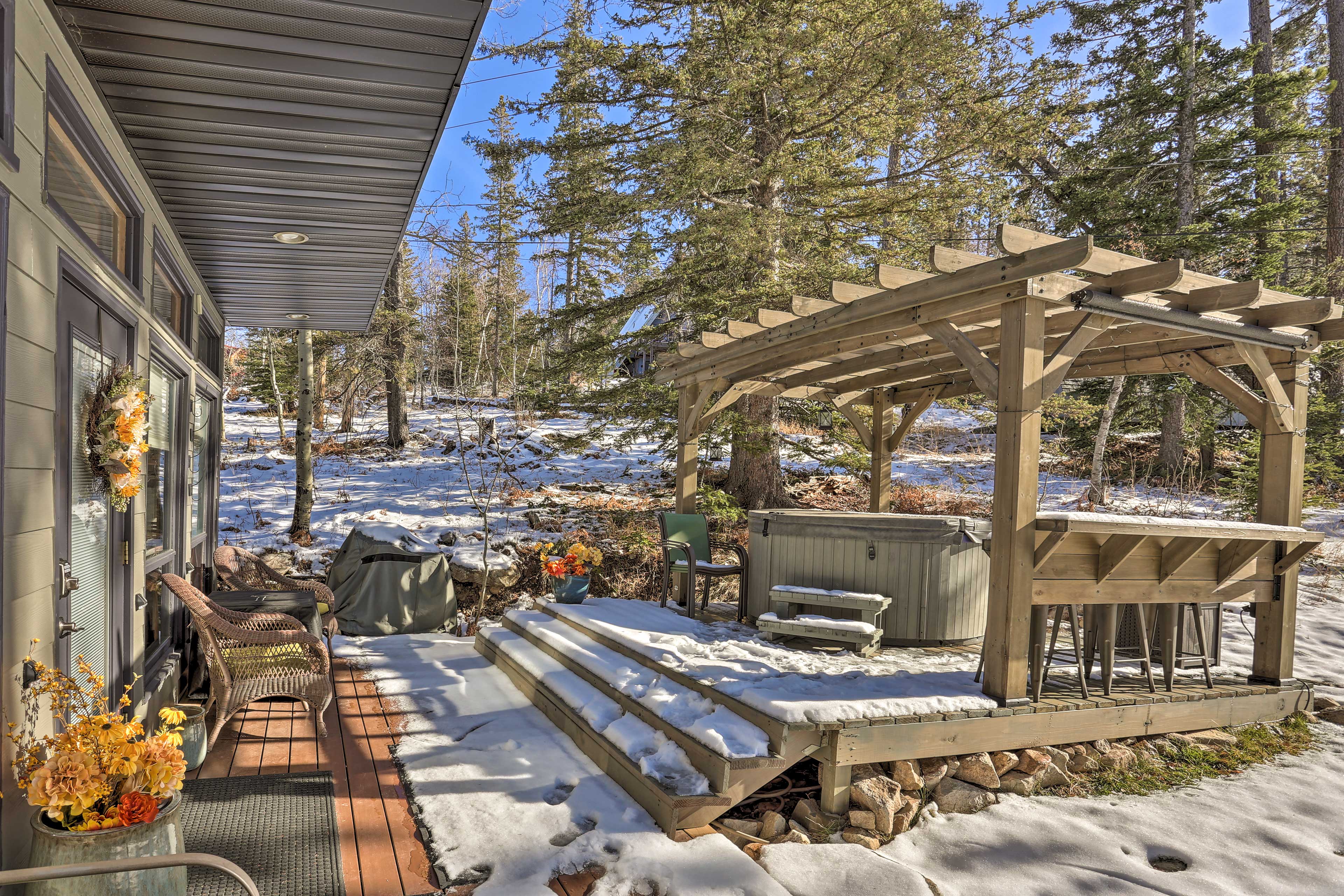 Scenic Lead Cabin Steps to Terry Peak Ski Area! Evolve