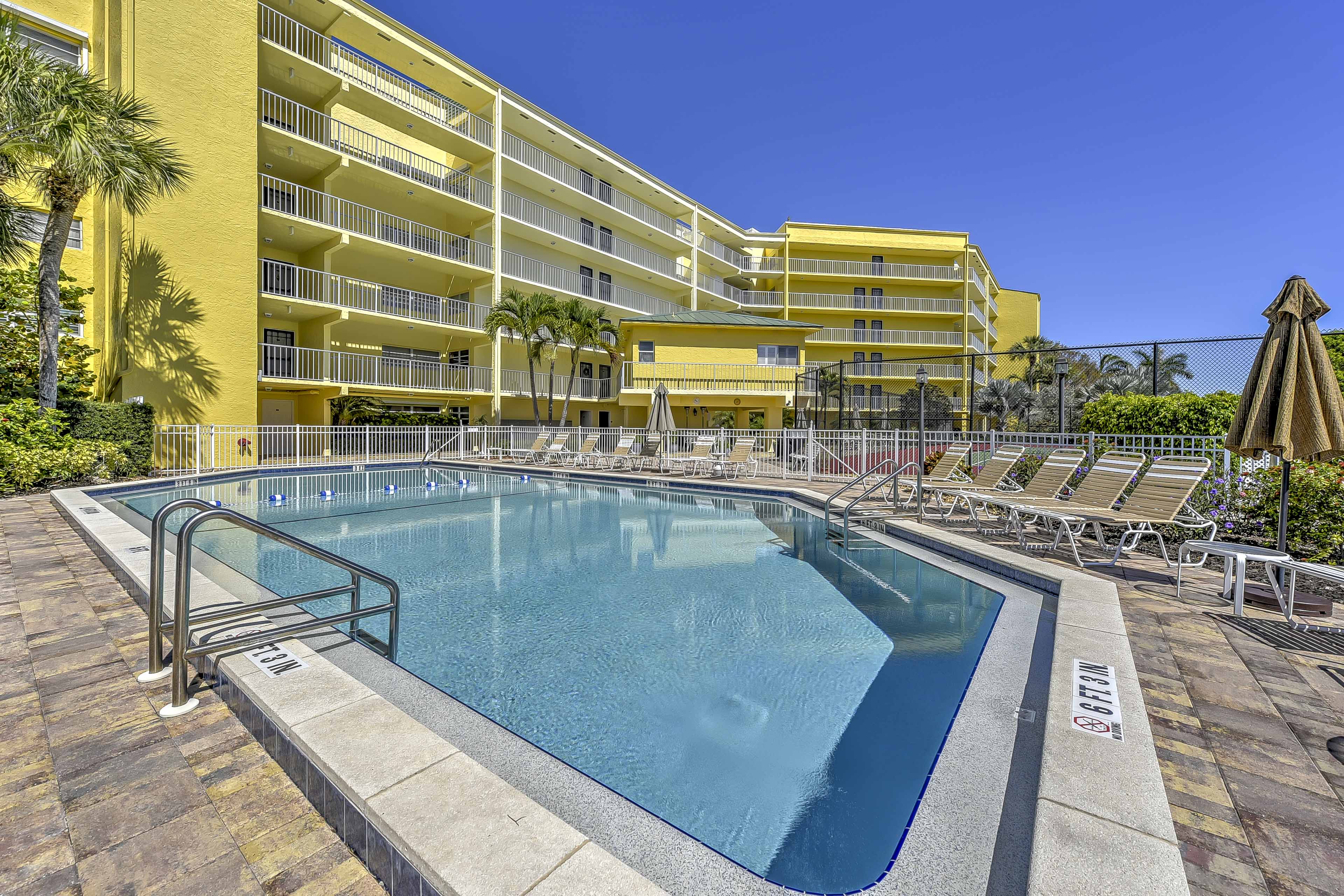 Marco Island Condo w/ Patio Steps to Beach Access Evolve