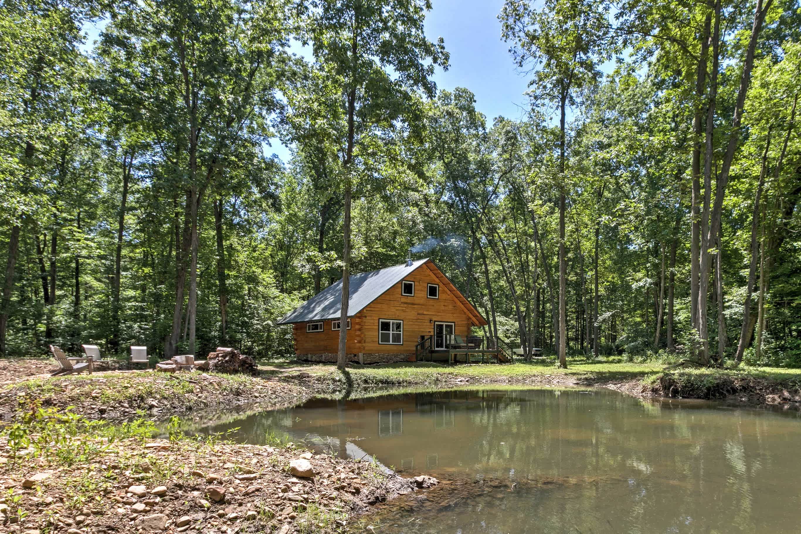 Lyndhurst Cabin on Farm w/ Pond & Stocked Stream! Evolve