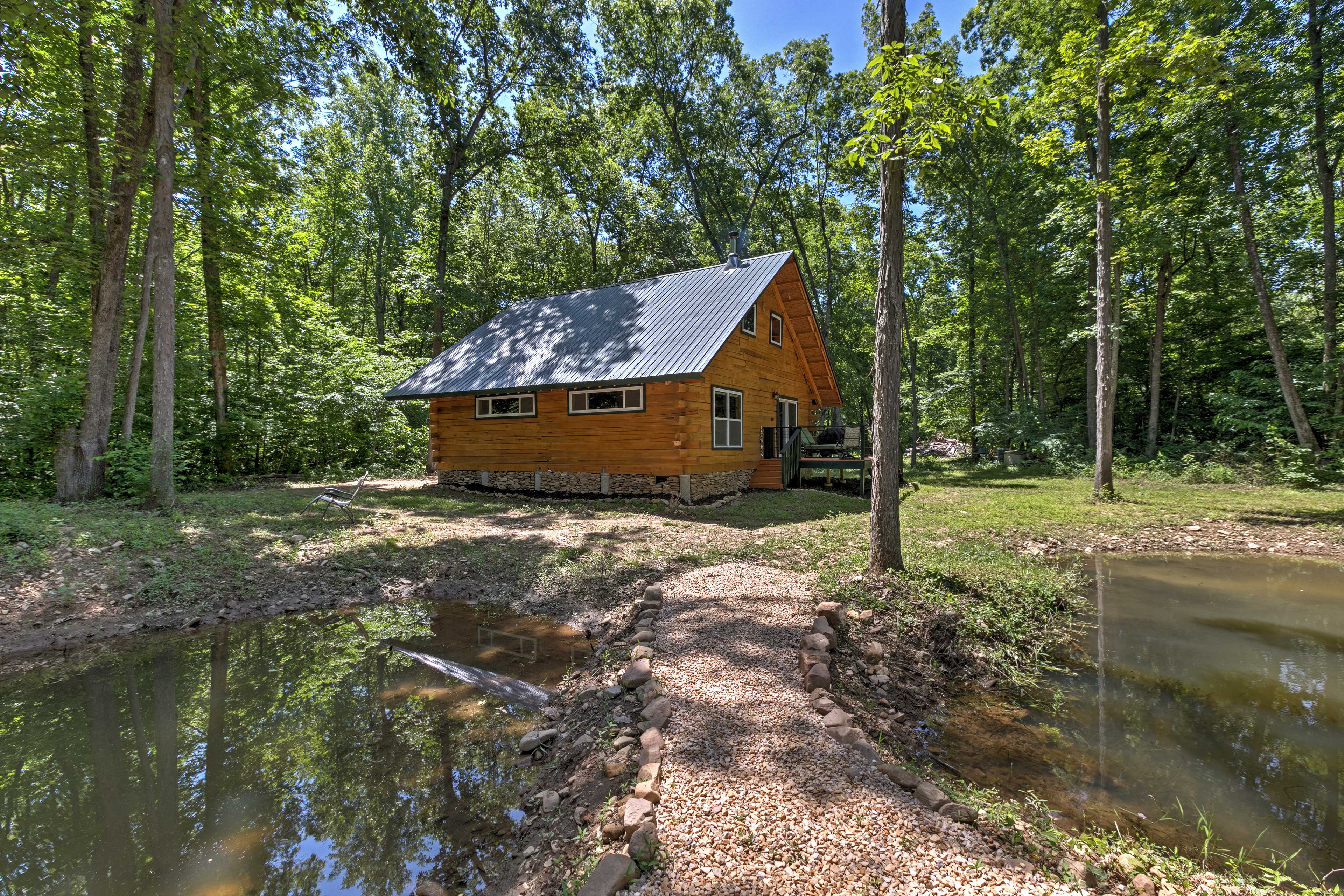 Lyndhurst Cabin on Farm w/ Pond & Stocked Stream! Evolve