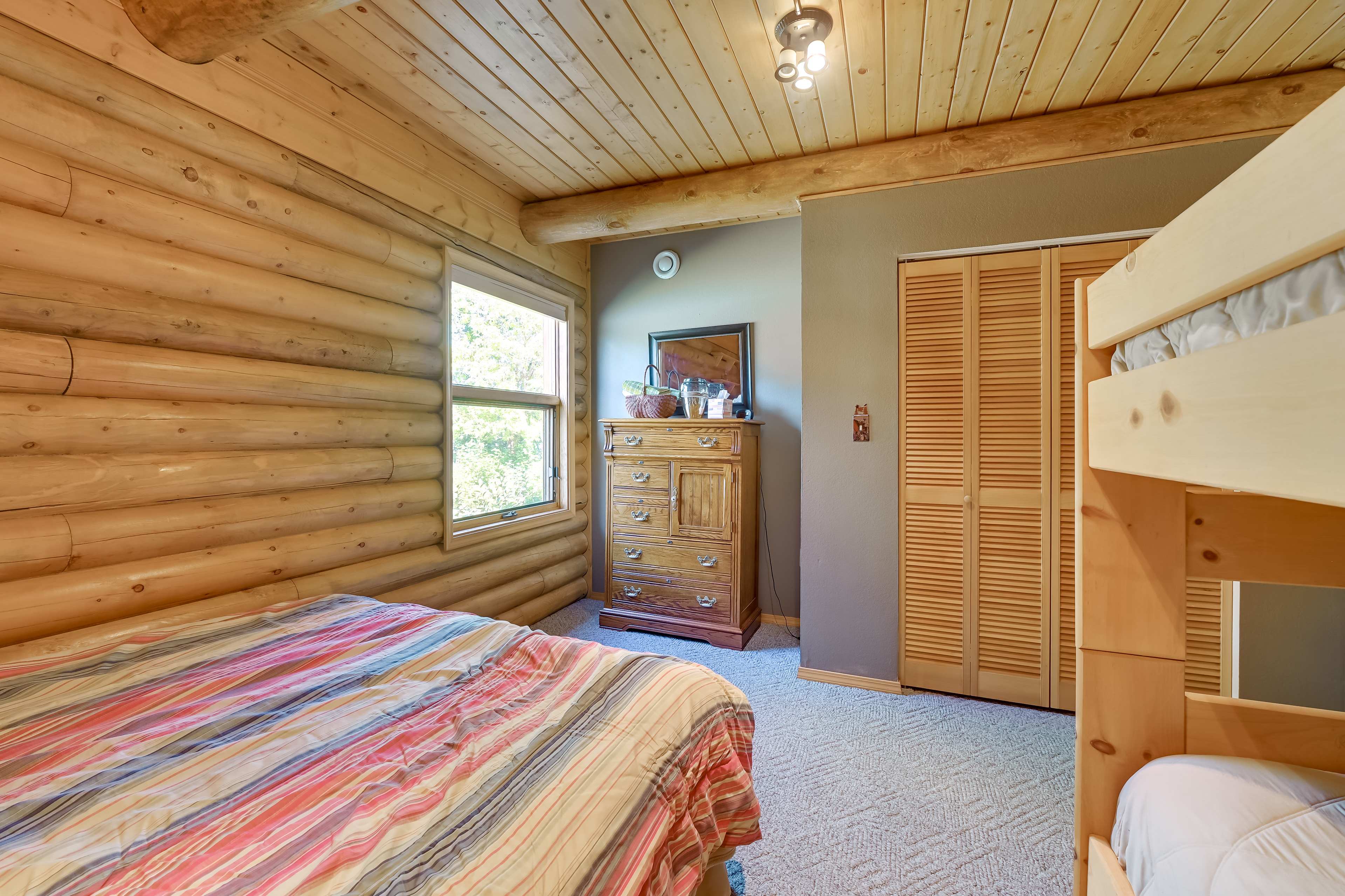 Soldotna Fishing Lodges w/ Dock on Kenai River! Evolve