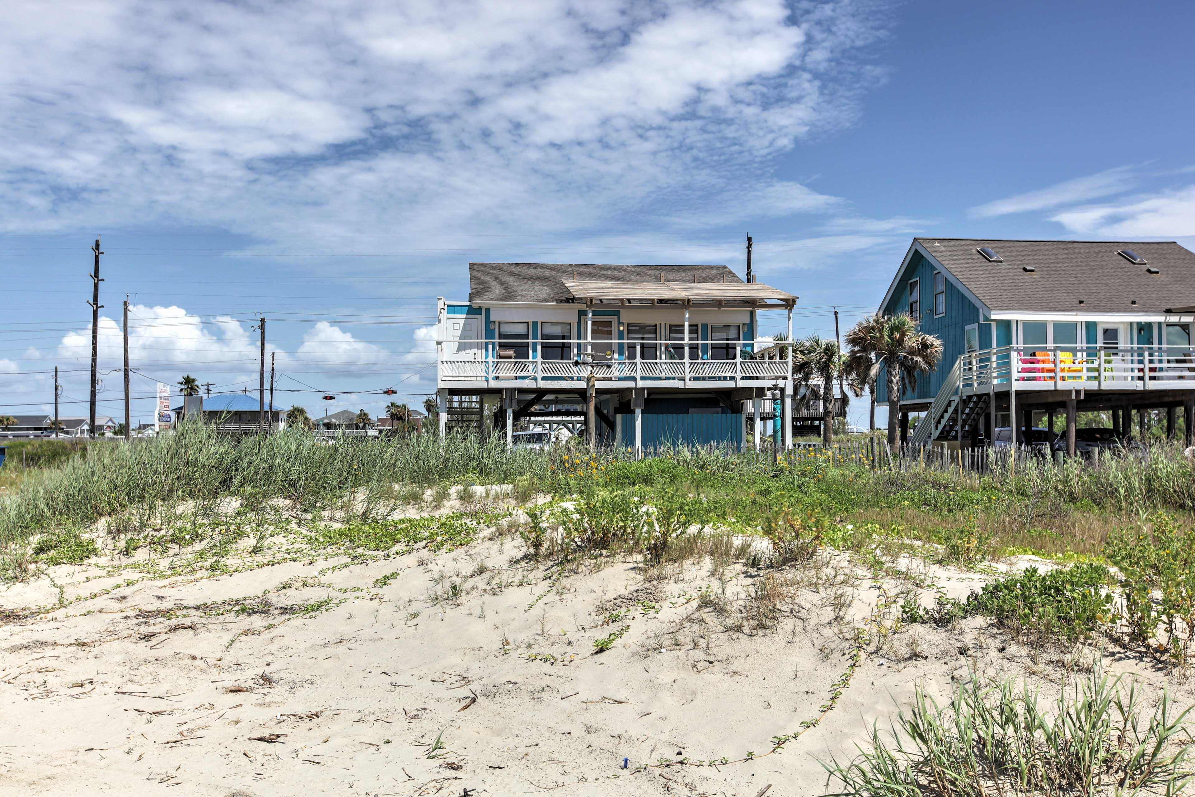 Galveston Beachfront House w/ Deck & Ocean Views! Evolve