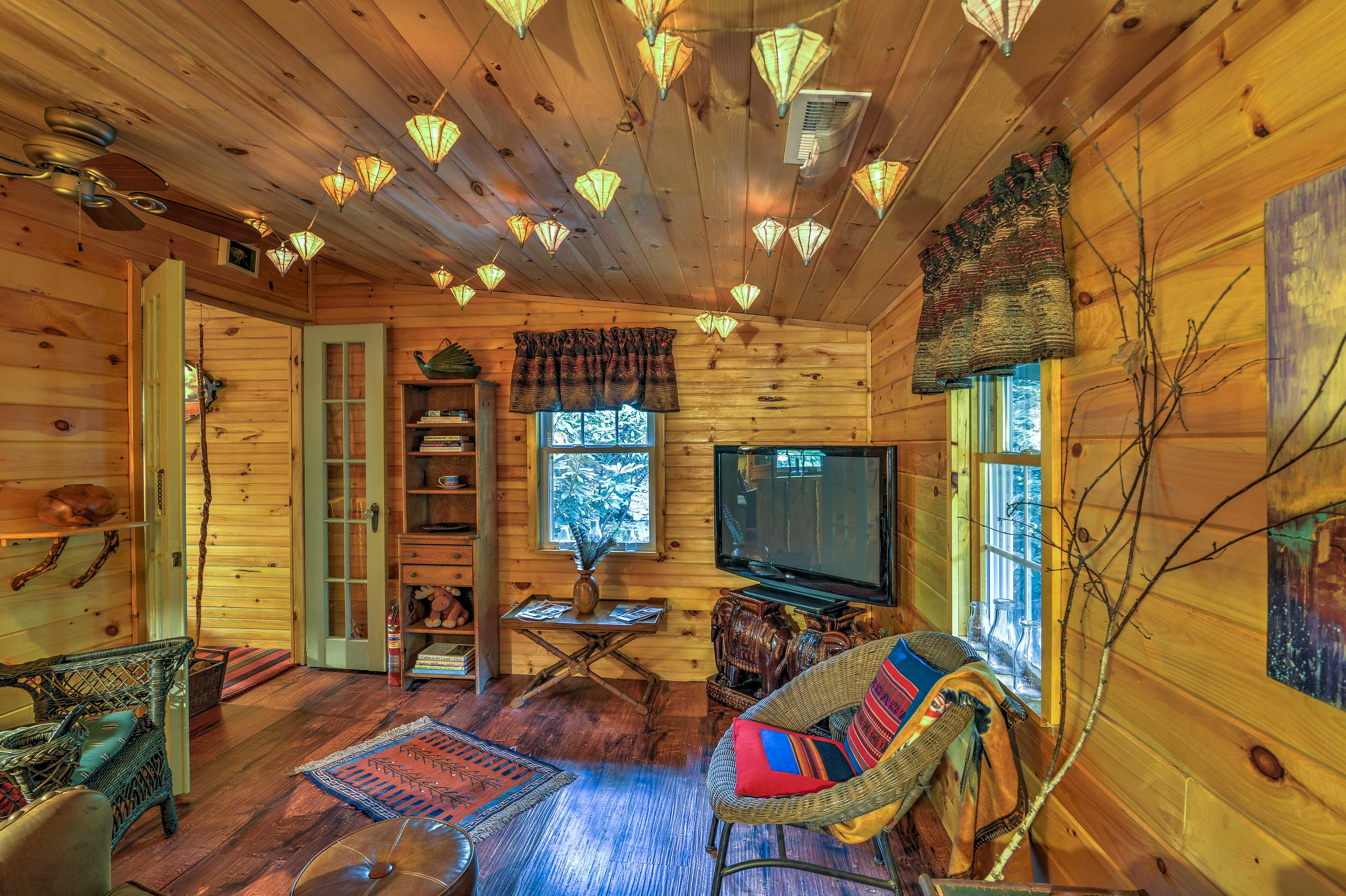 Waterfall Cabin in the Pisgah National Forest! Evolve