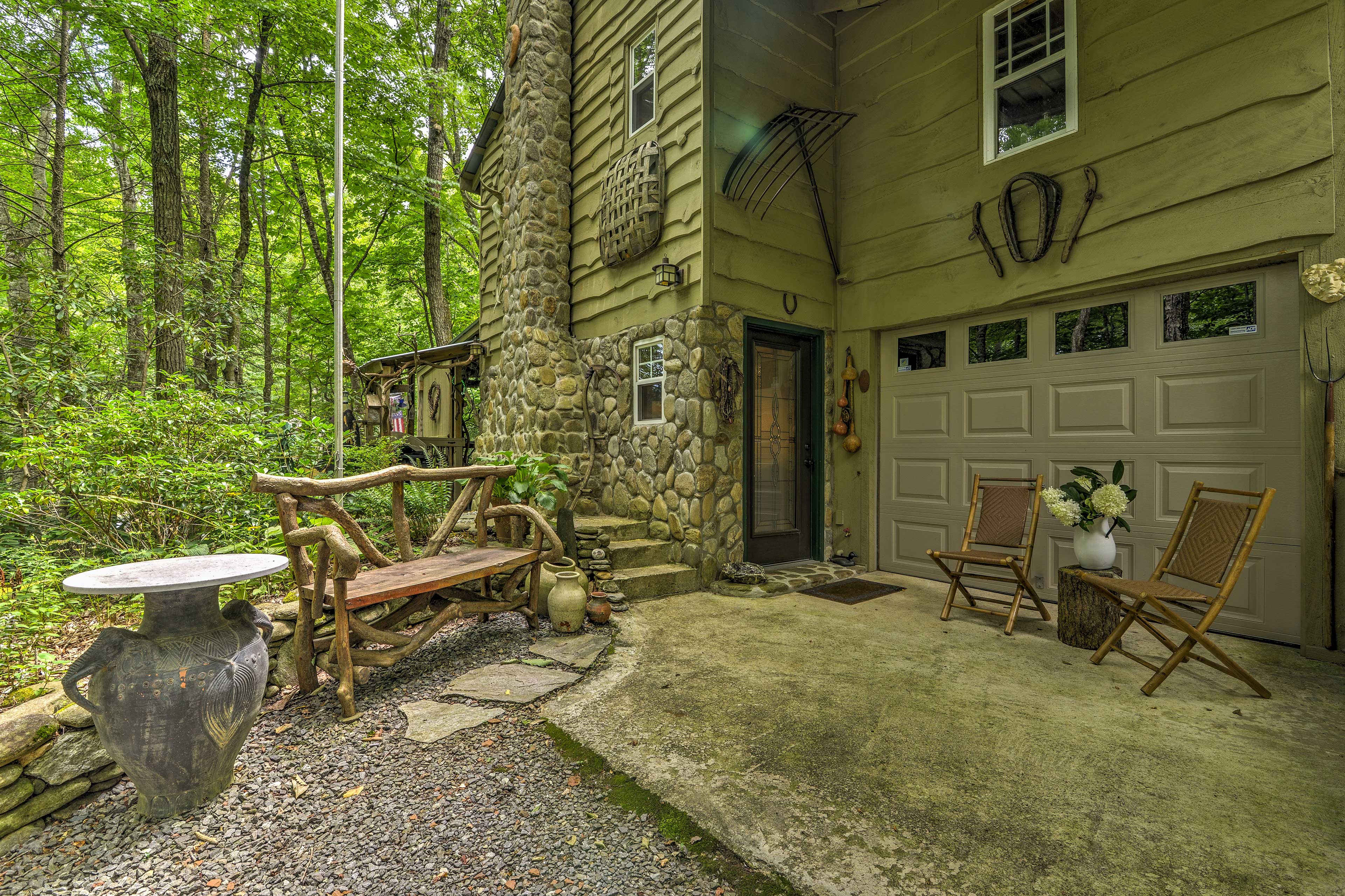 Waterfall Cabin in the Pisgah National Forest! Evolve