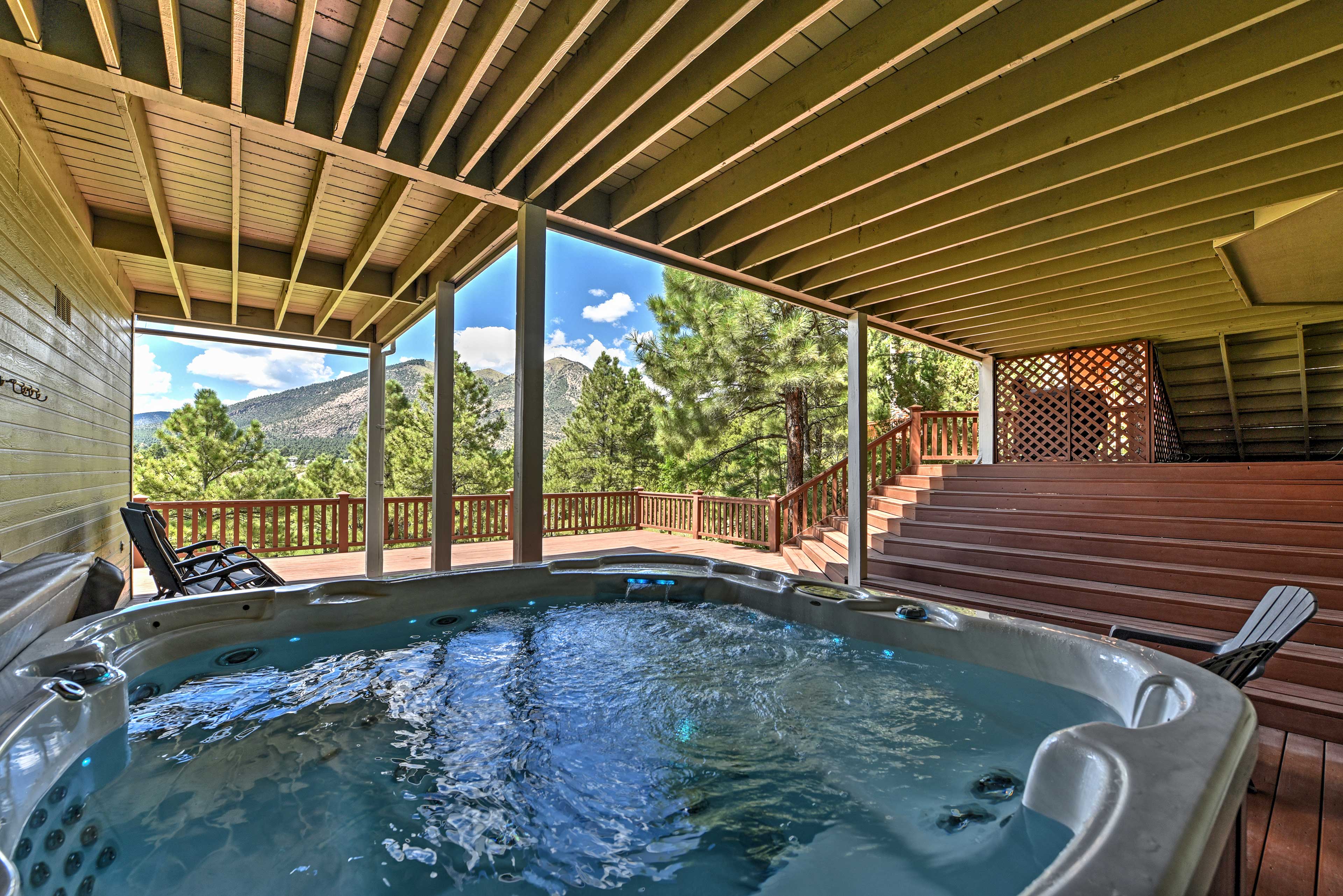 Upscale Flagstaff Home w/ Hot Tub, Deck + Mtn View Evolve