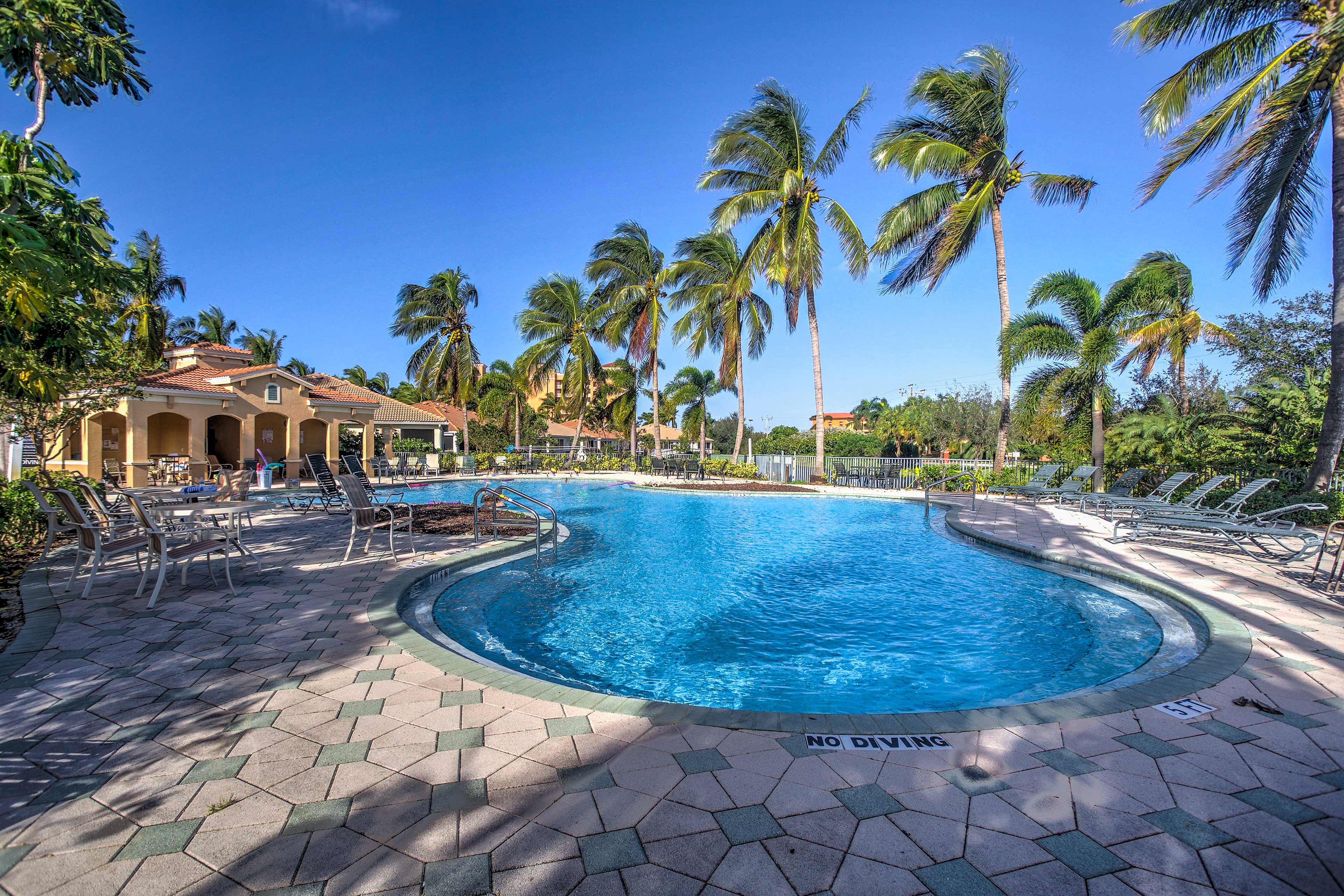 Tropical Punta Gorda Condo W Lanai Pool Access Evolve