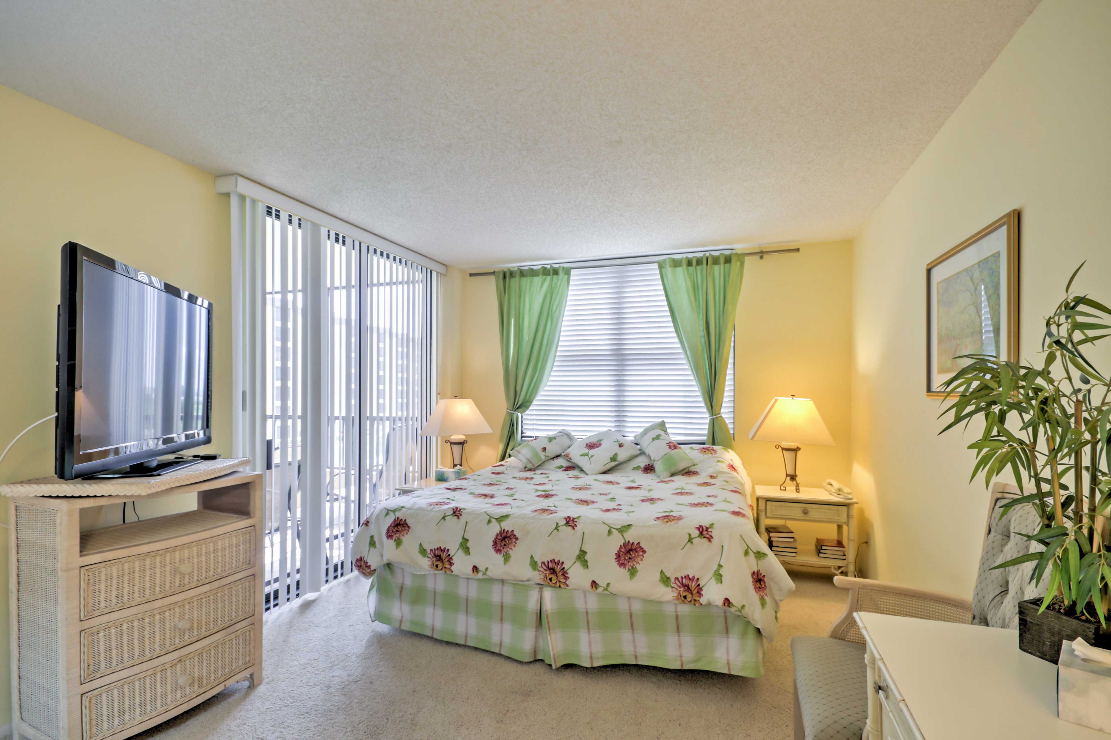 Beachfront Sarasota Resort Condo Siesta Key View! Evolve