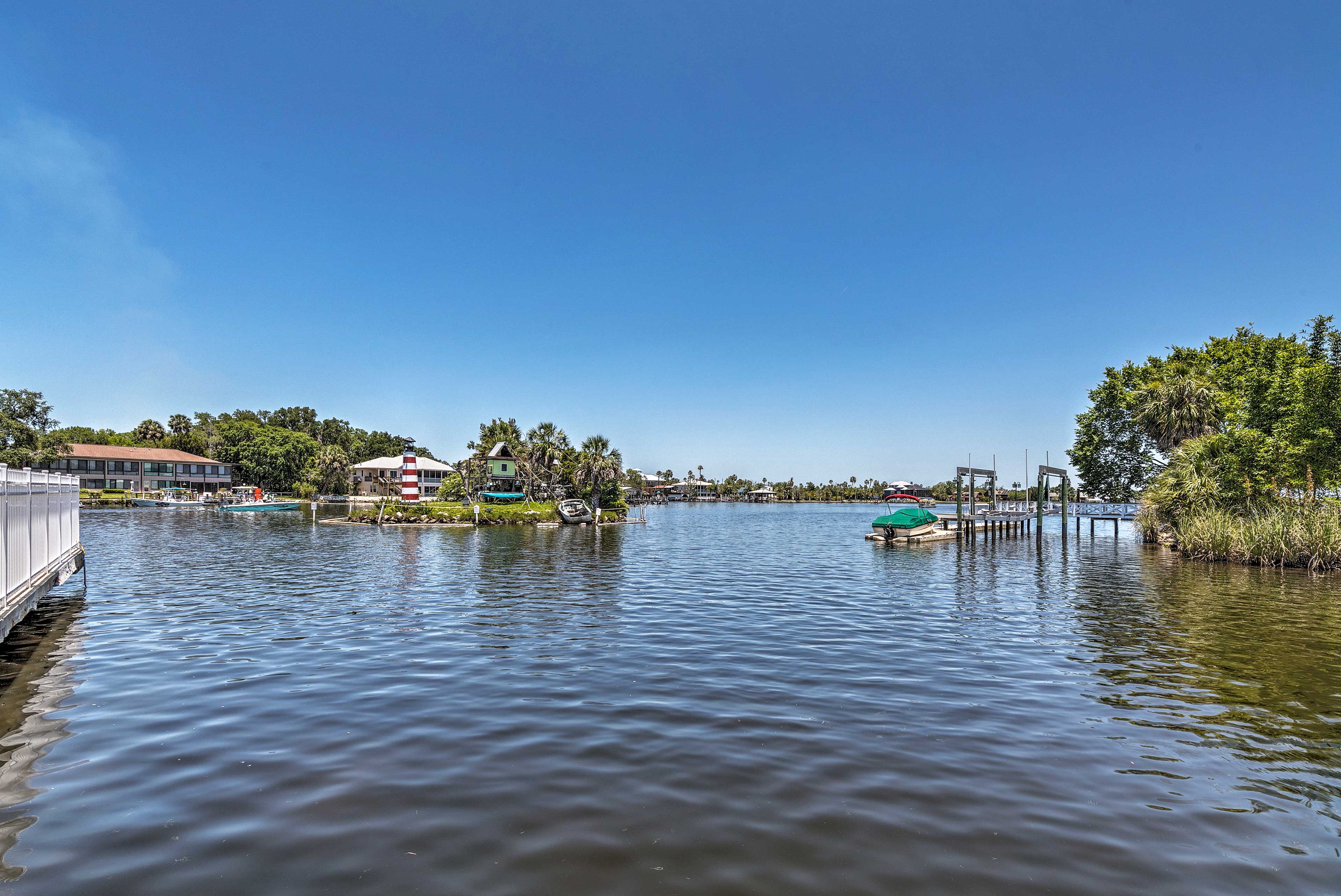 Homosassa River Home w/ Private Boat Ramp & Kayaks Evolve